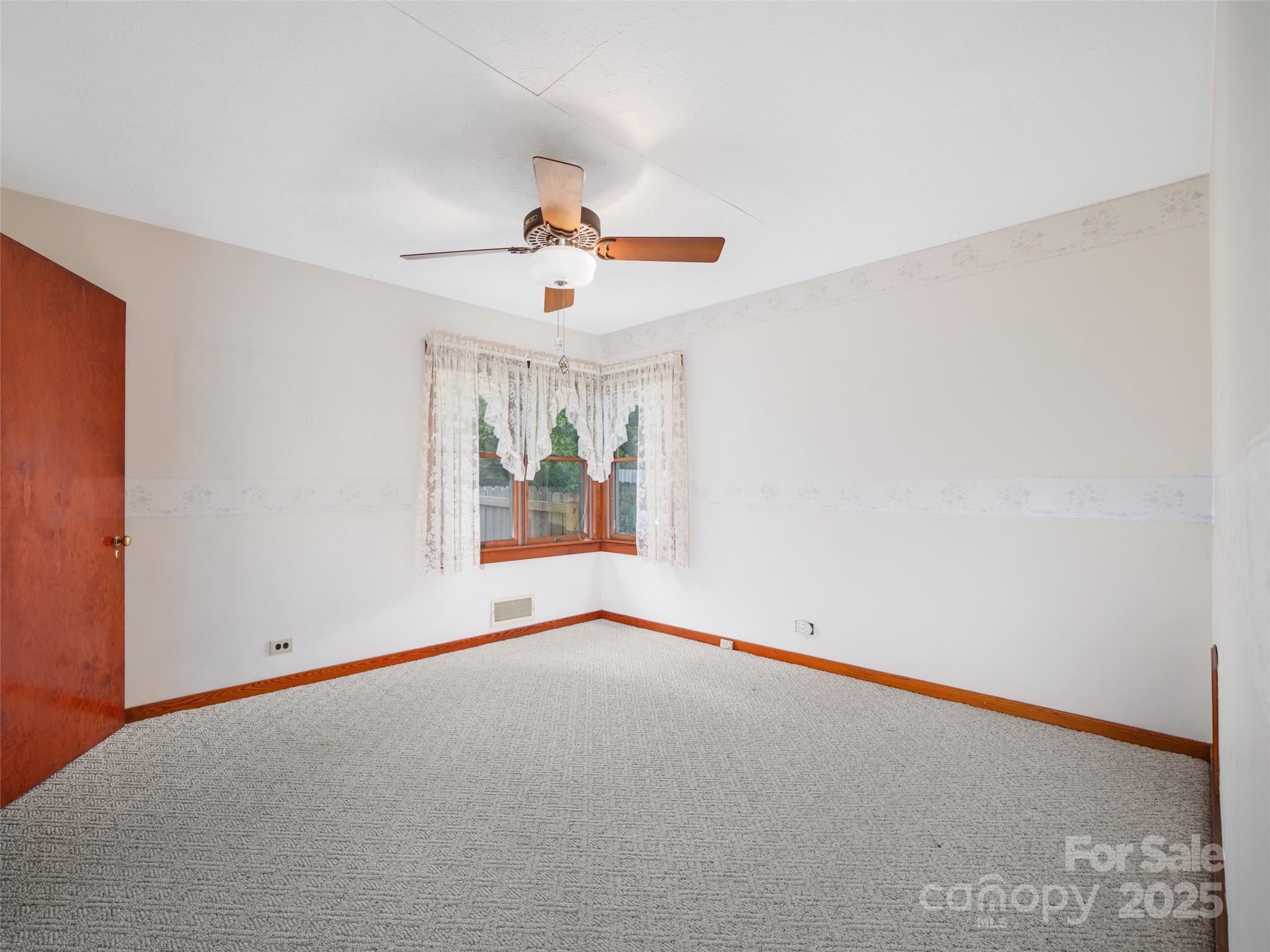 12 Robertson Street — Burnsville