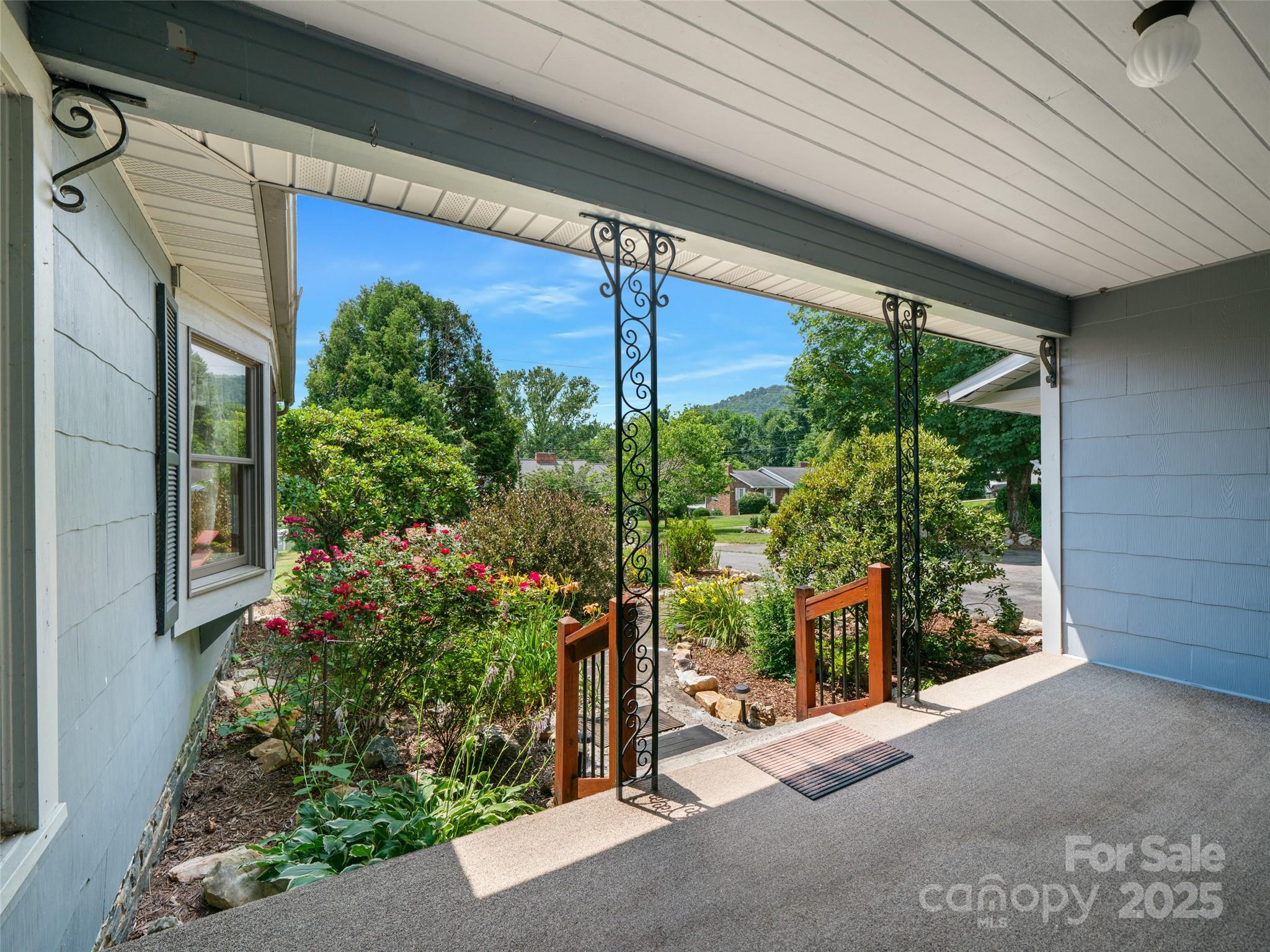 12 Robertson Street — Burnsville
