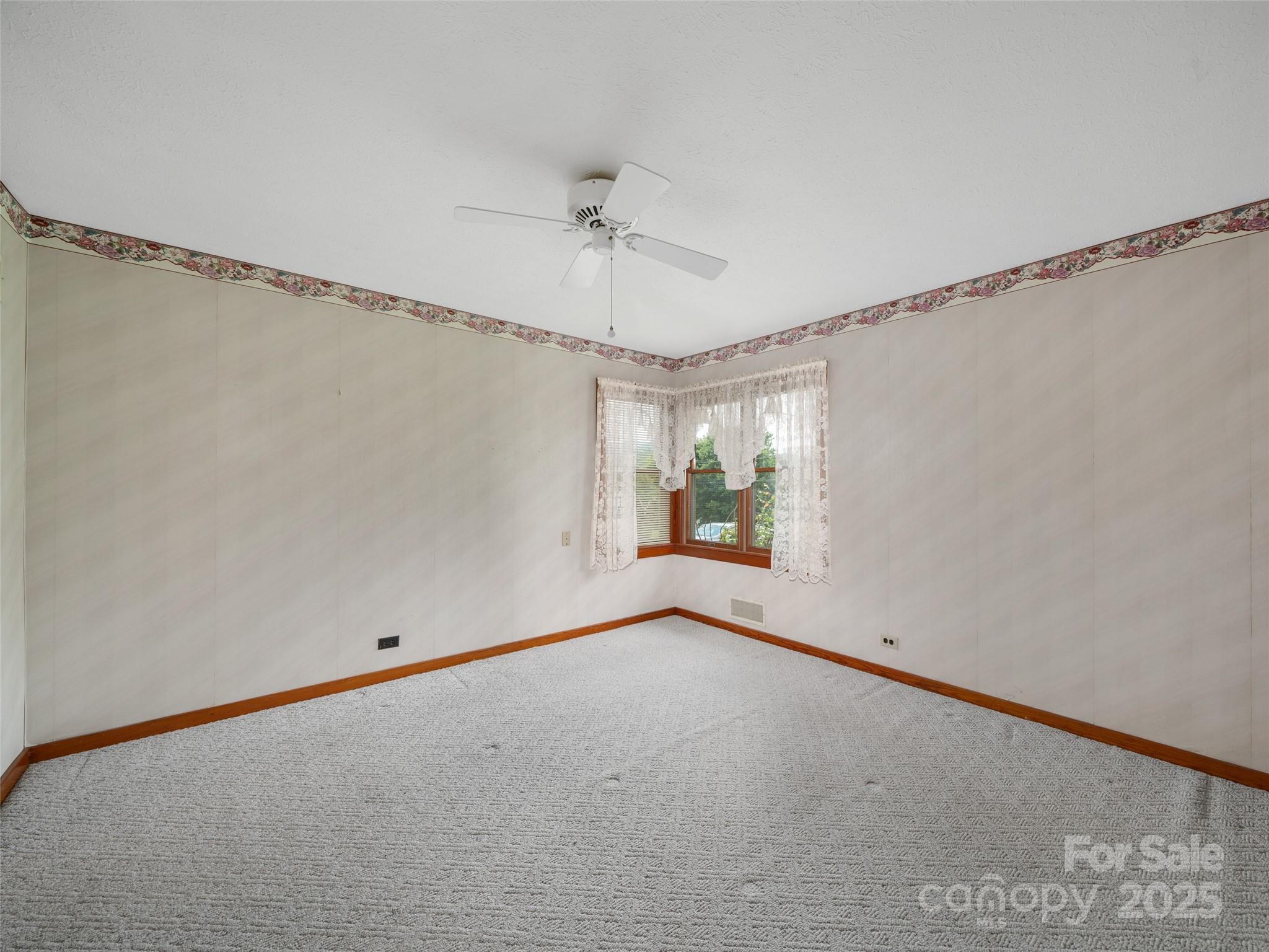 12 Robertson Street — Burnsville