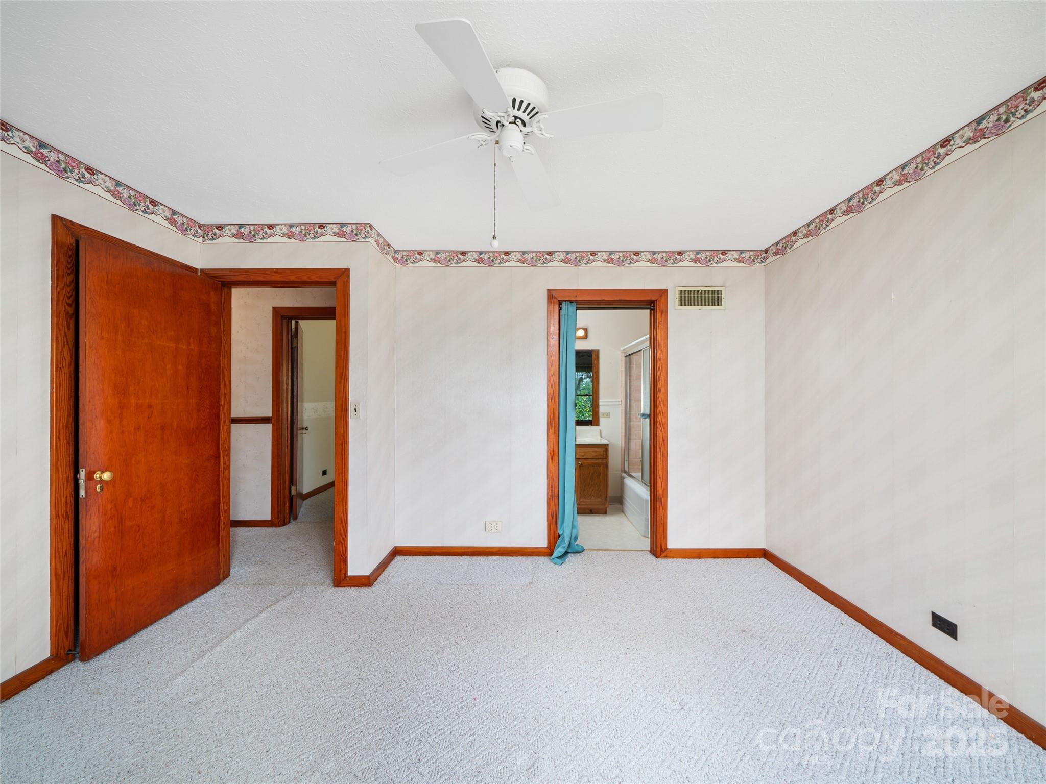 12 Robertson Street — Burnsville