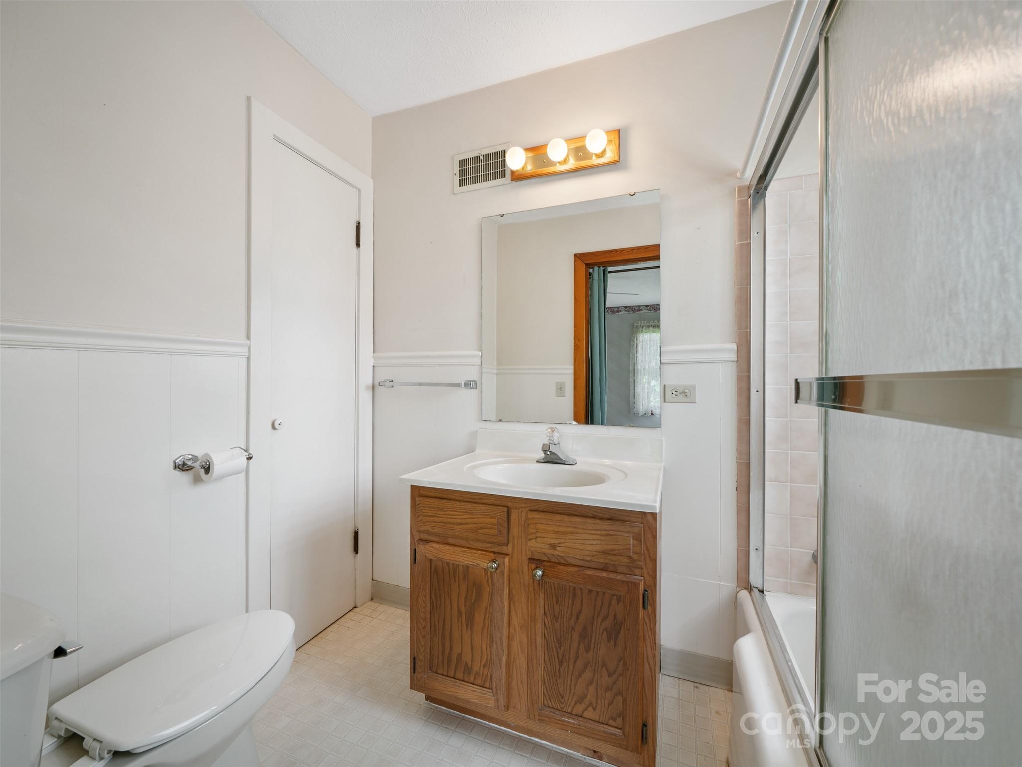 12 Robertson Street — Burnsville