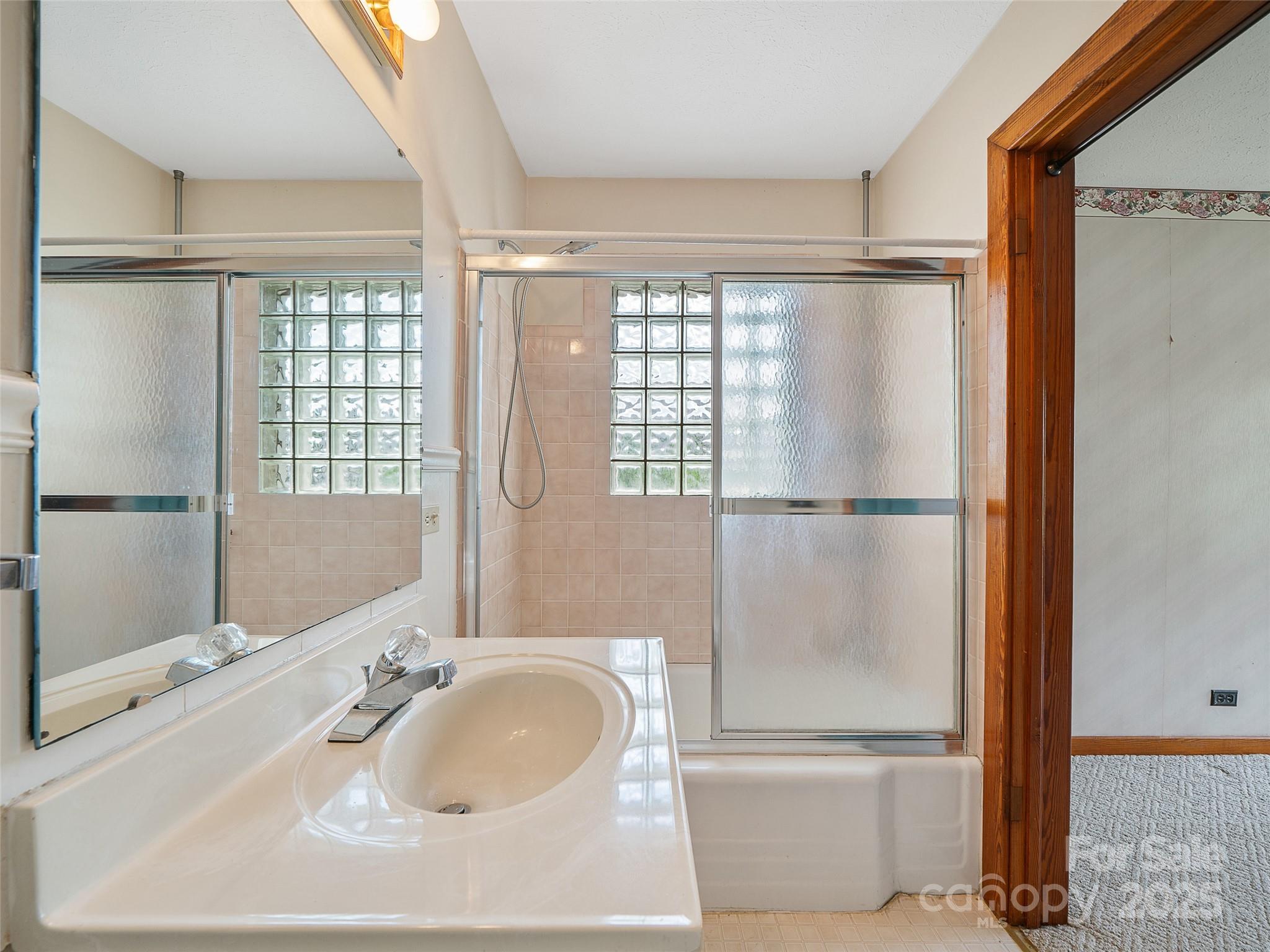 12 Robertson Street — Burnsville