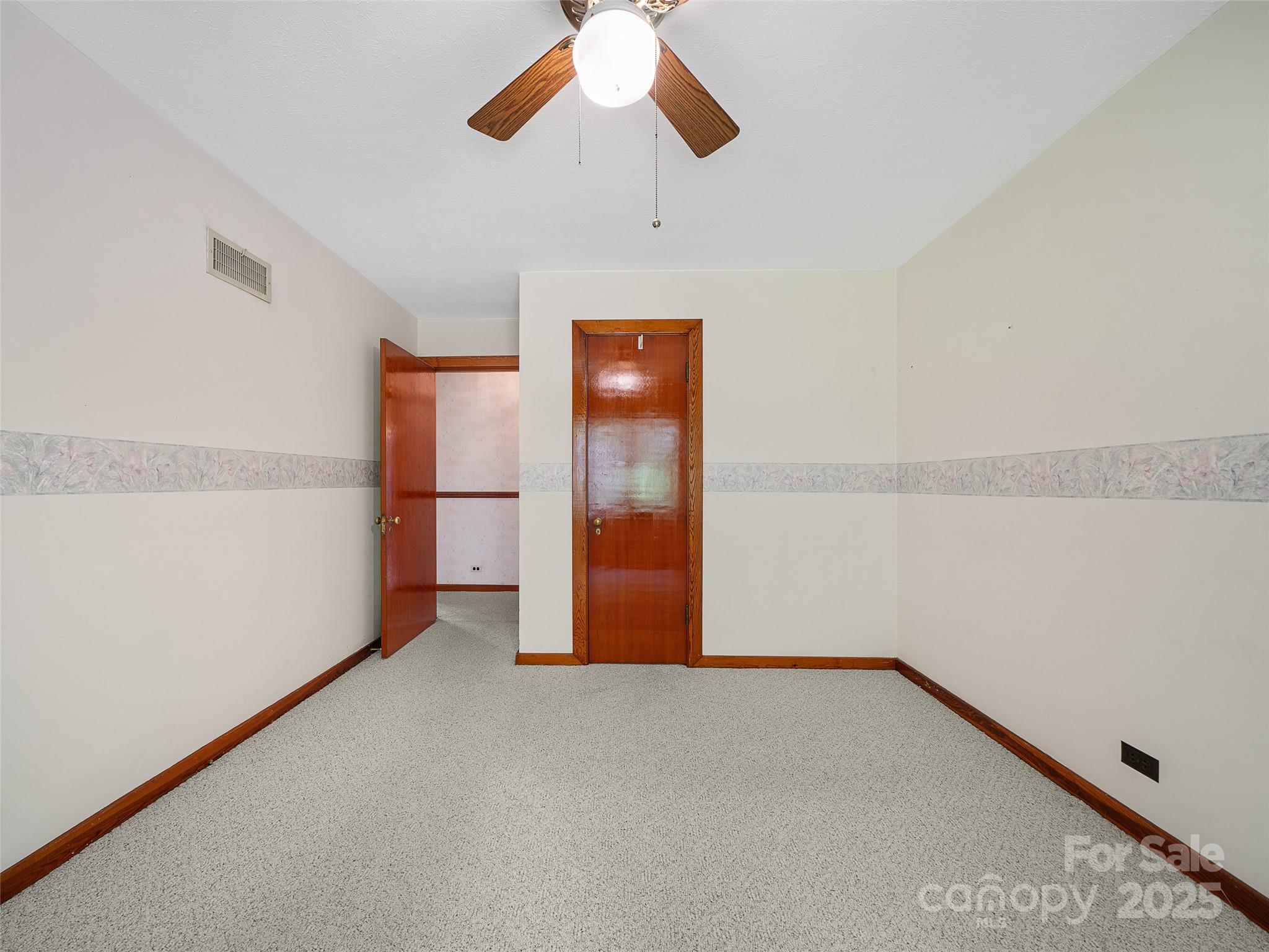 12 Robertson Street — Burnsville