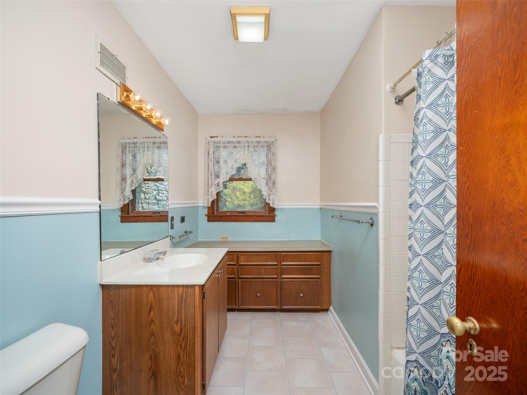 12 Robertson Street — Burnsville
