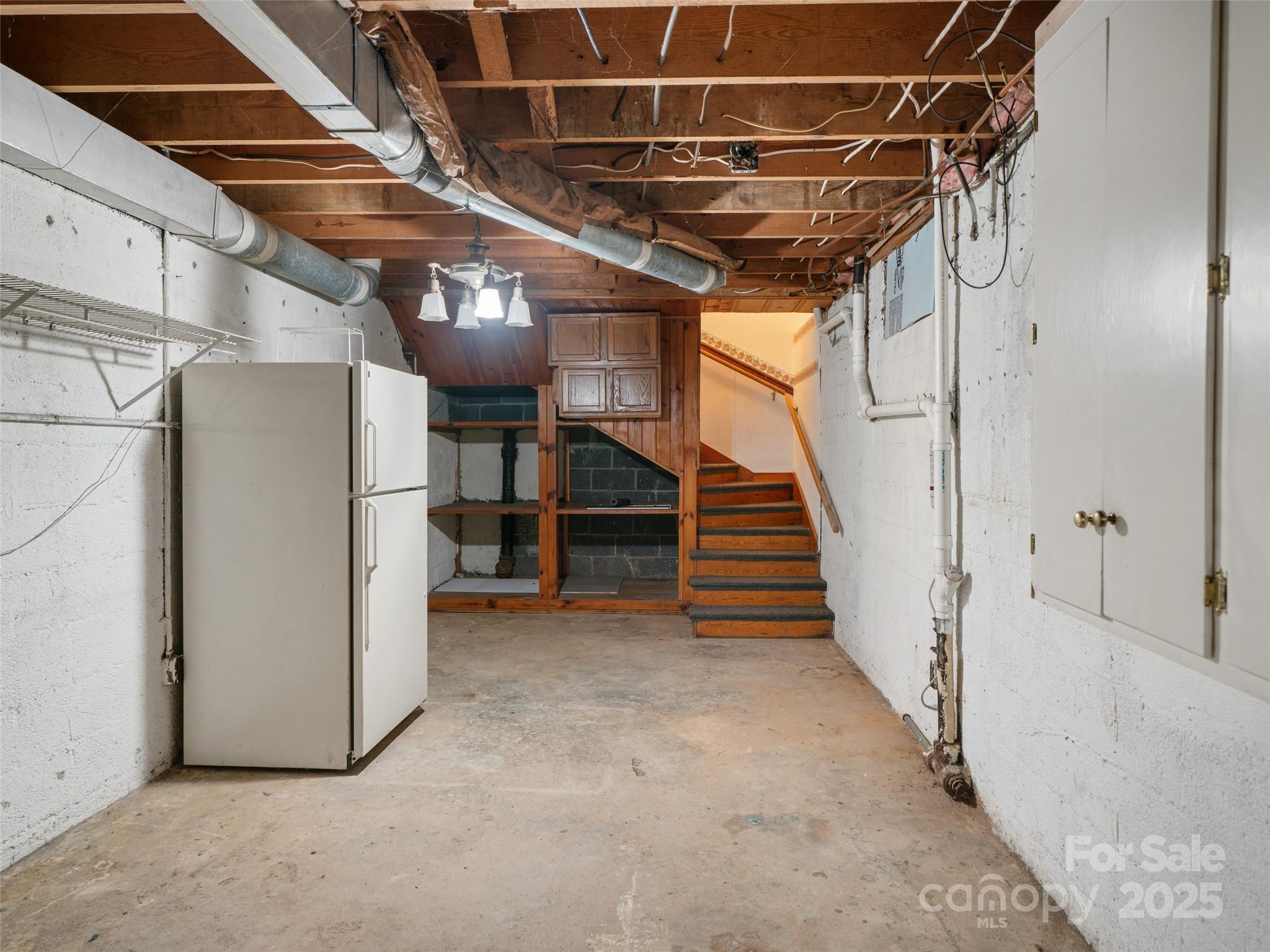 12 Robertson Street — Burnsville