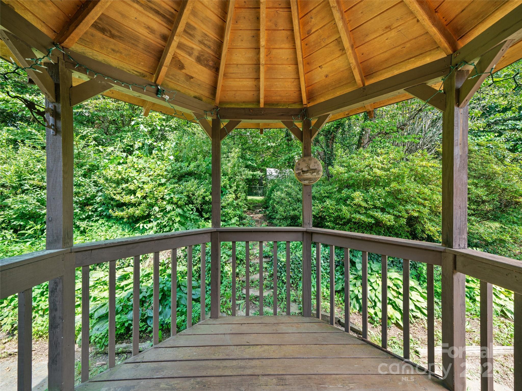 12 Robertson Street — Burnsville