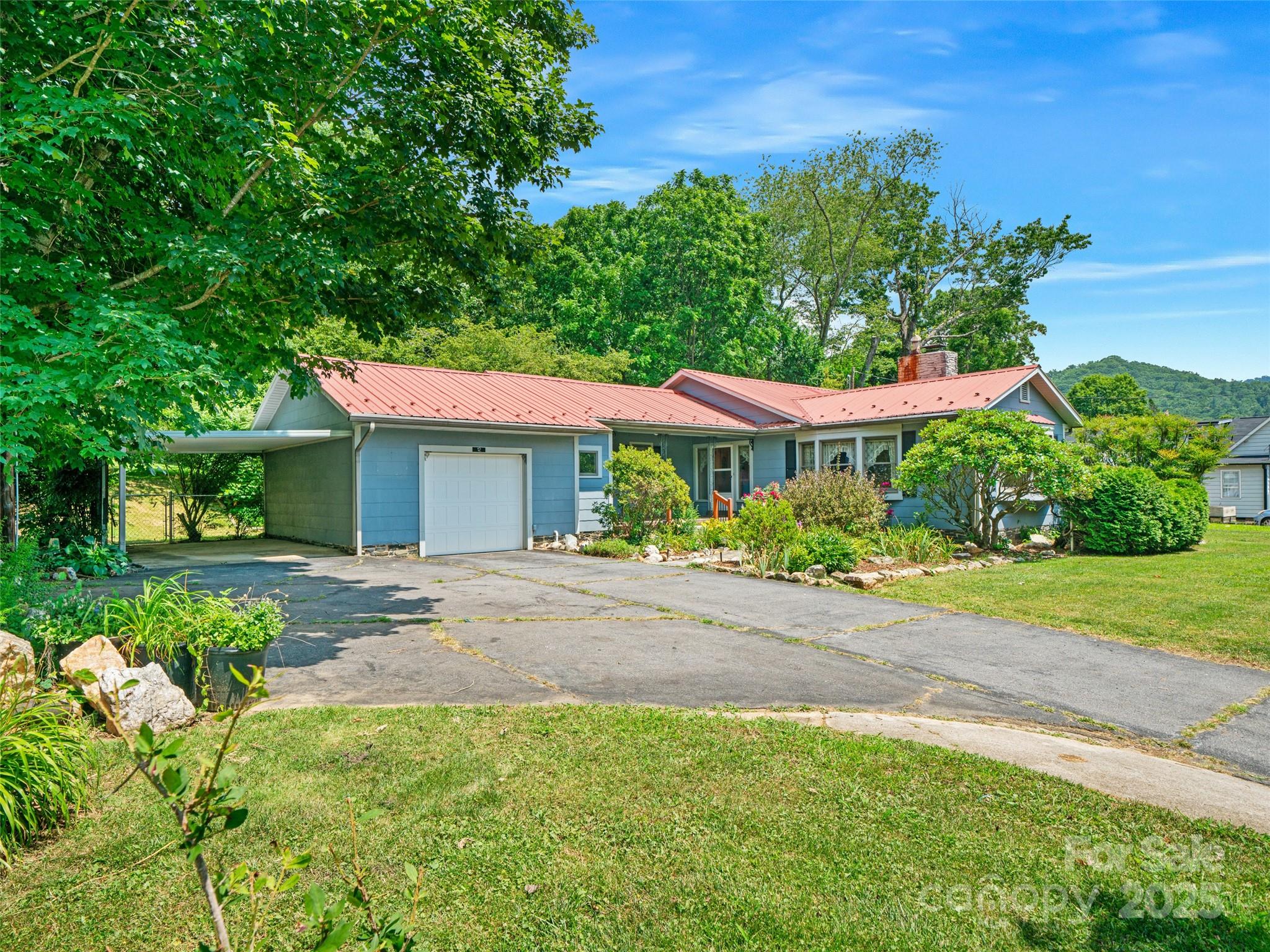 12 Robertson Street — Burnsville