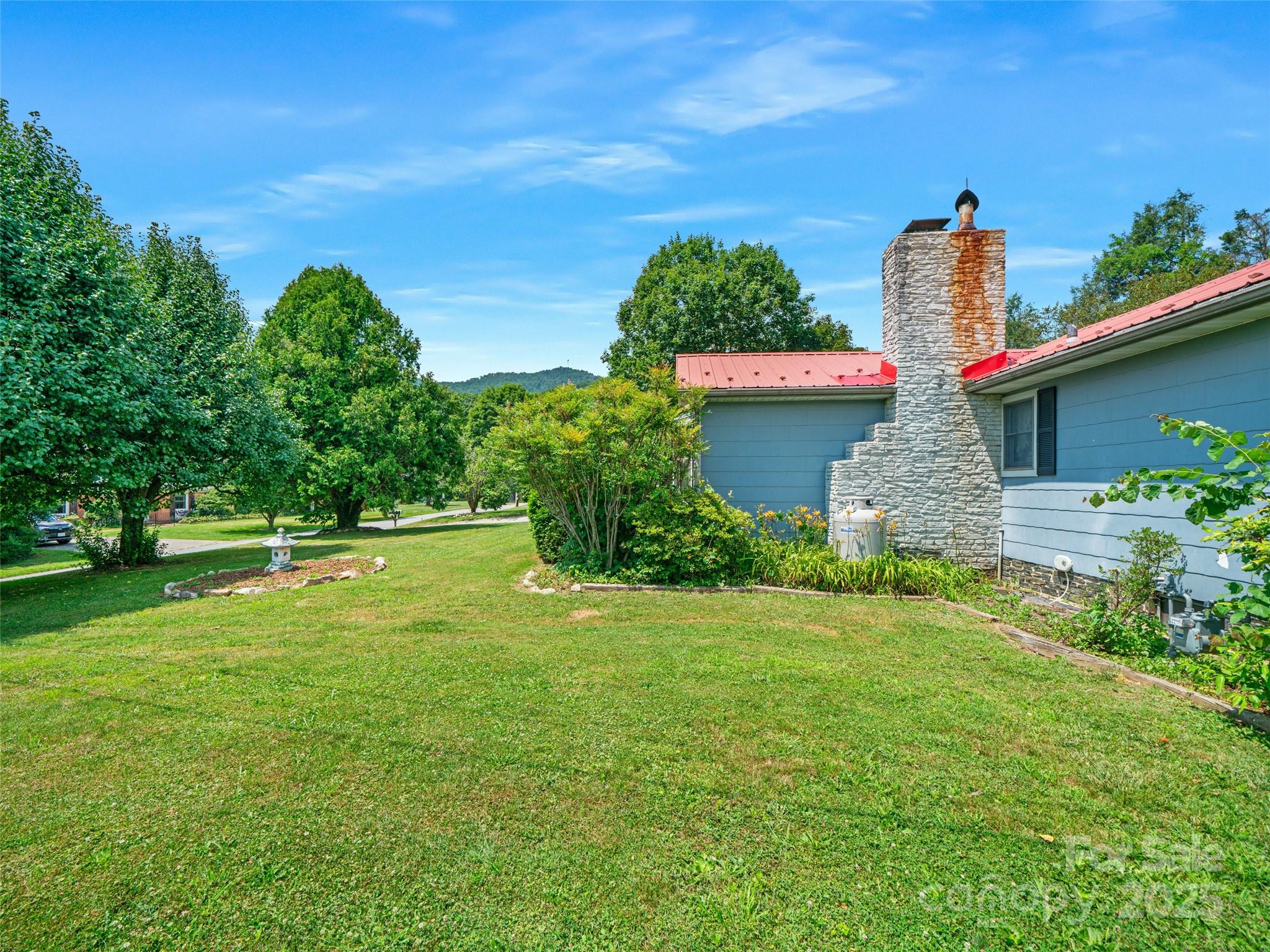 12 Robertson Street — Burnsville