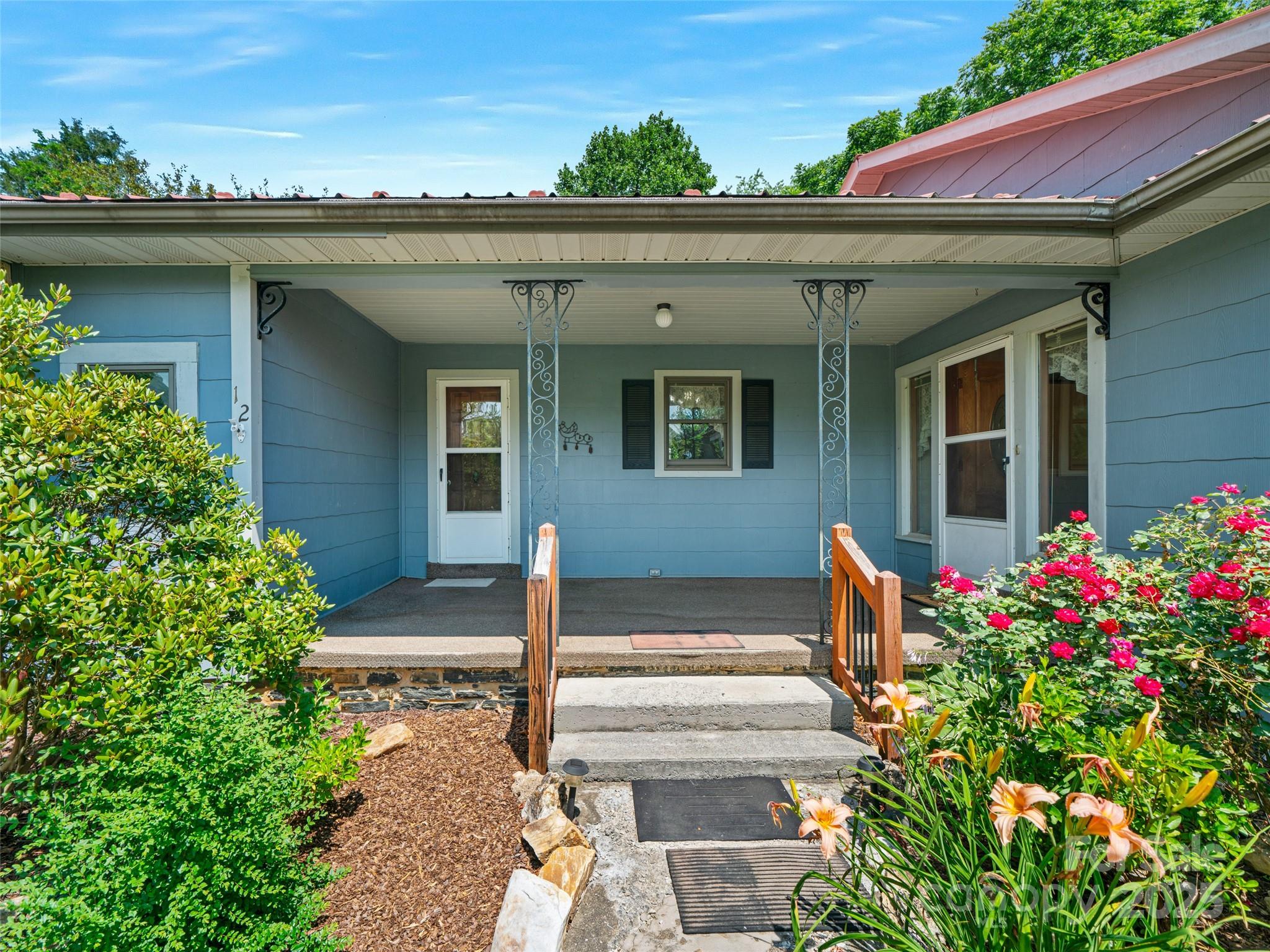 12 Robertson Street — Burnsville
