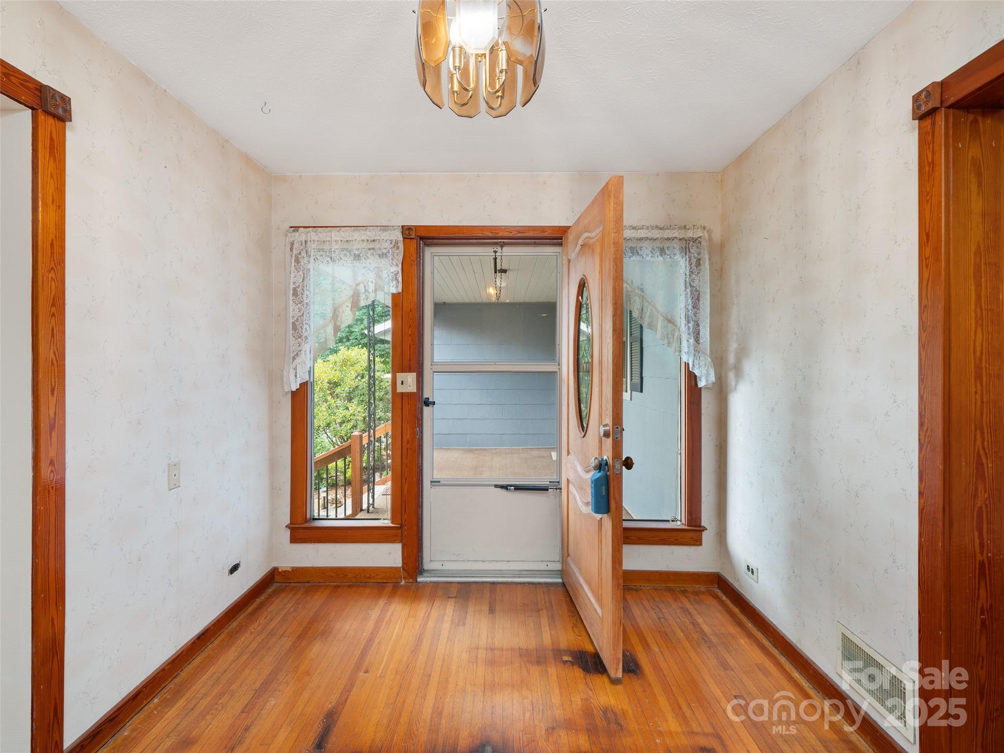 12 Robertson Street — Burnsville