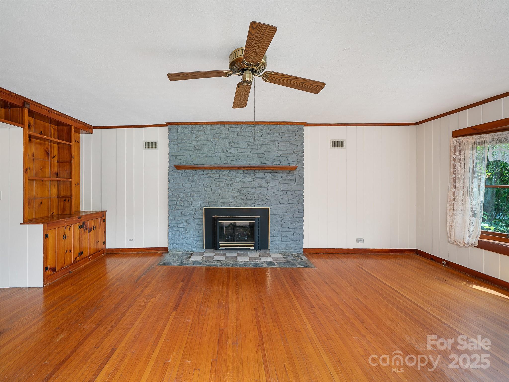 12 Robertson Street — Burnsville