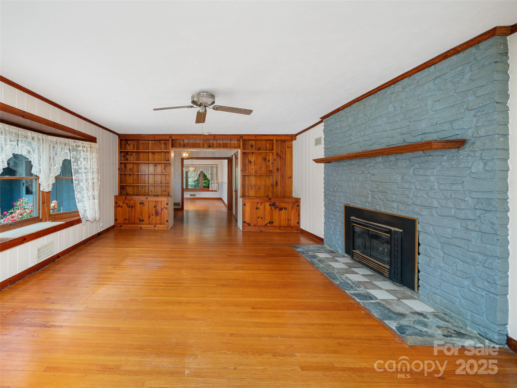 12 Robertson Street — Burnsville