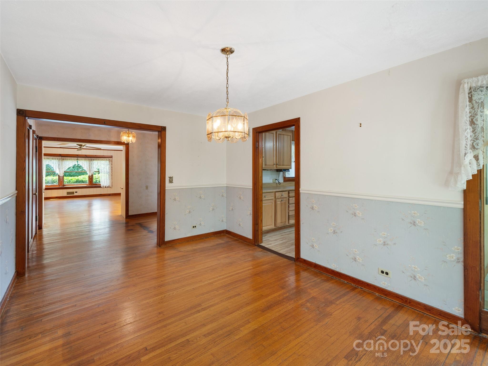 12 Robertson Street — Burnsville