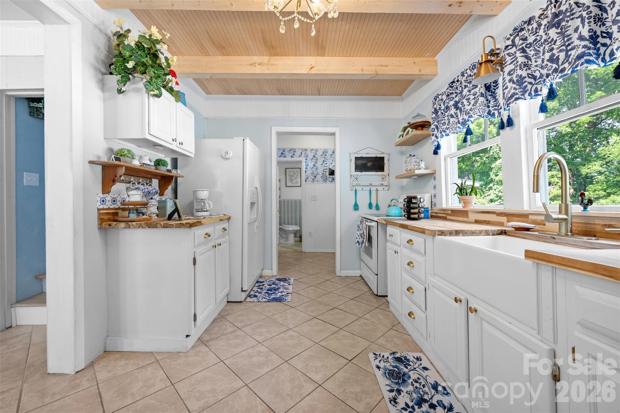1231 Caldwell Place NW — Lenoir