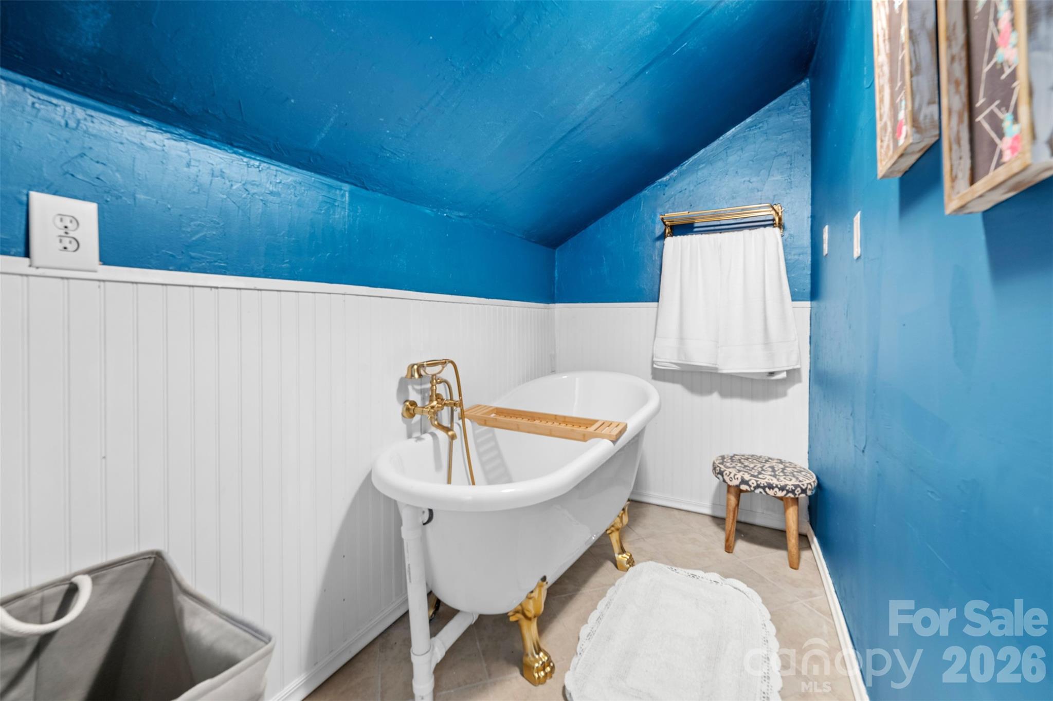 1231 Caldwell Place NW — Lenoir