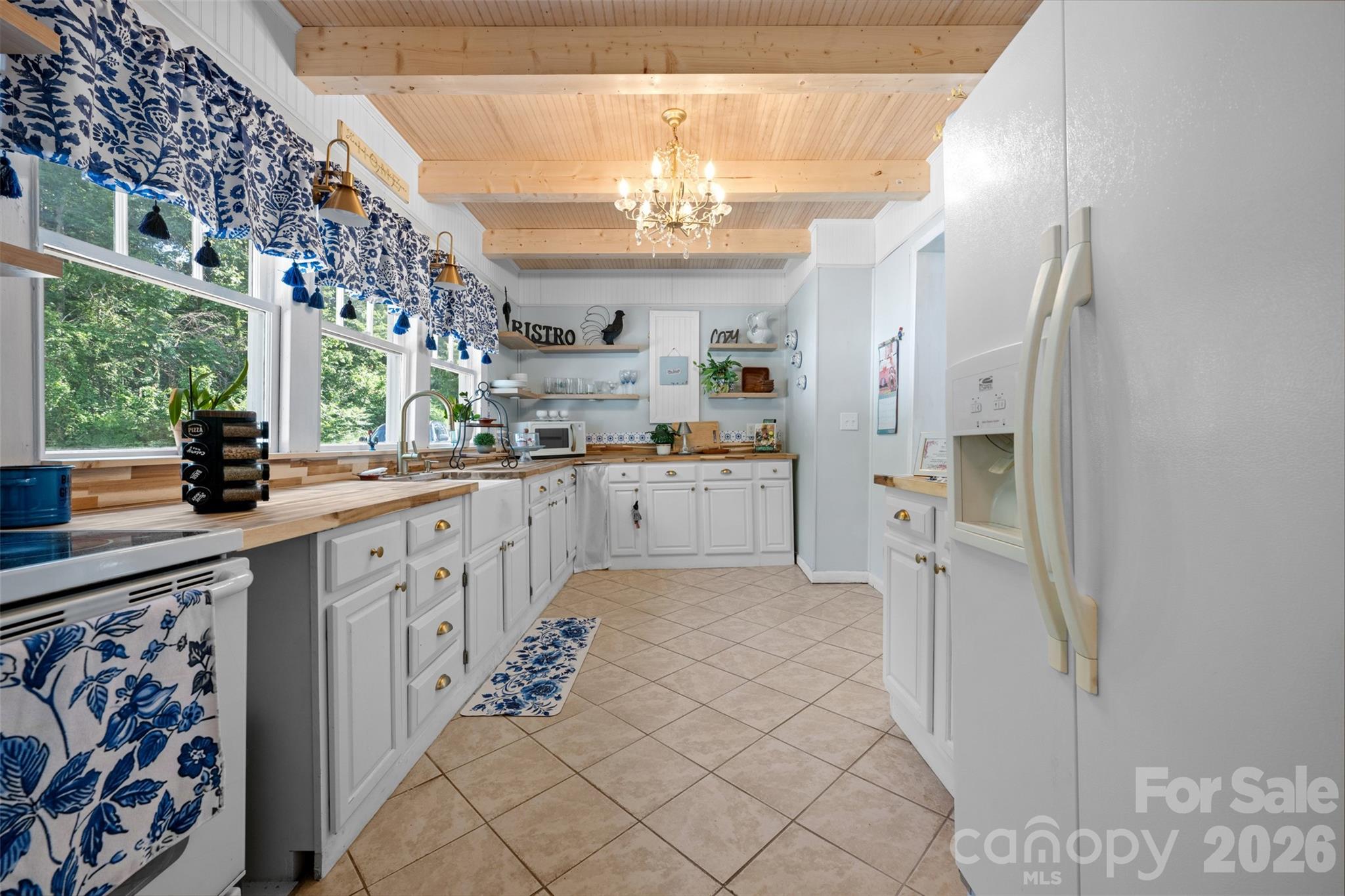 1231 Caldwell Place NW — Lenoir