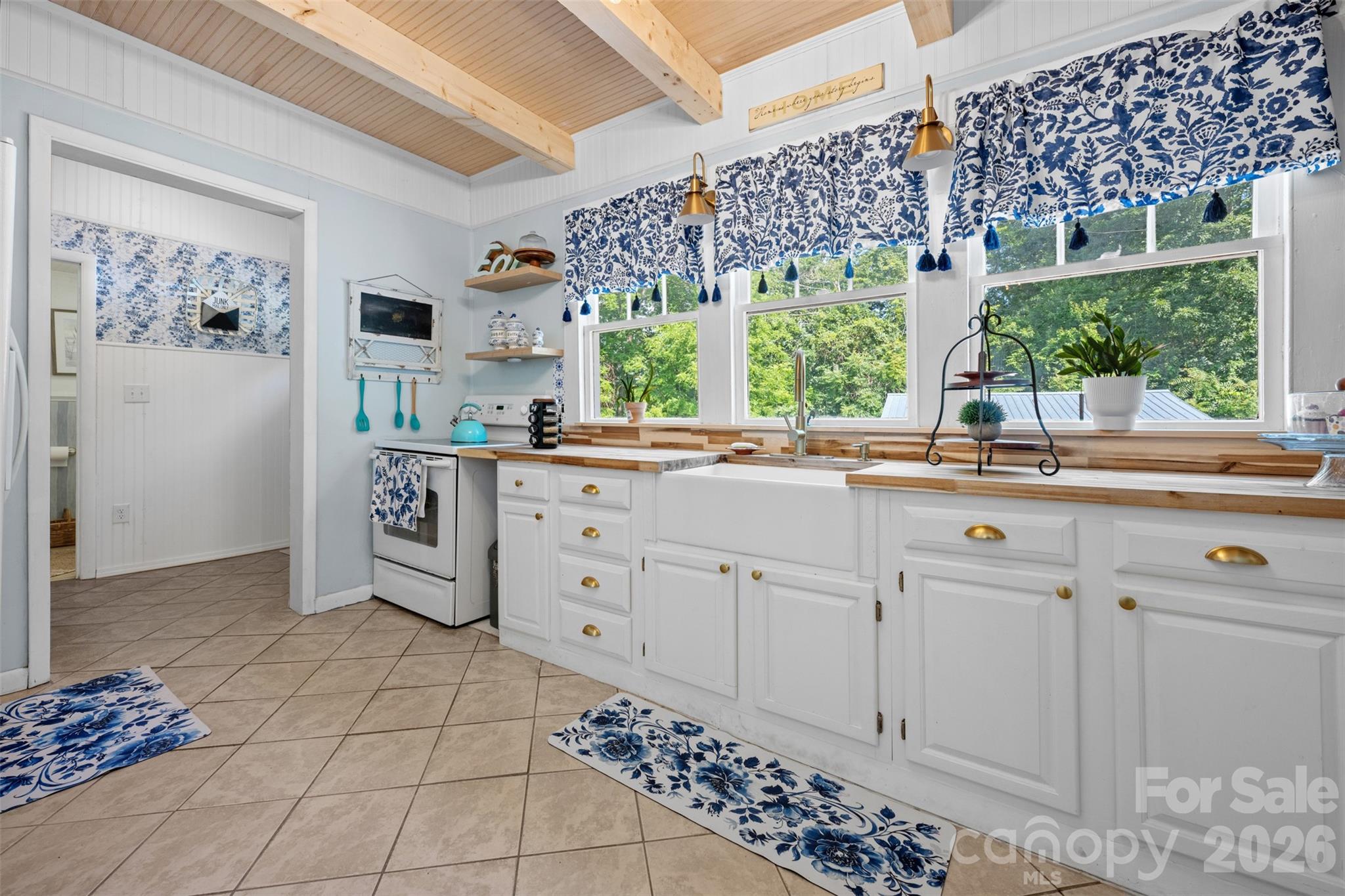 1231 Caldwell Place NW — Lenoir
