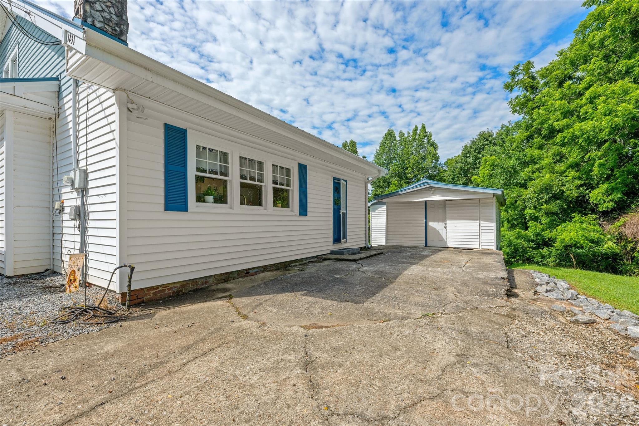1231 Caldwell Place NW — Lenoir