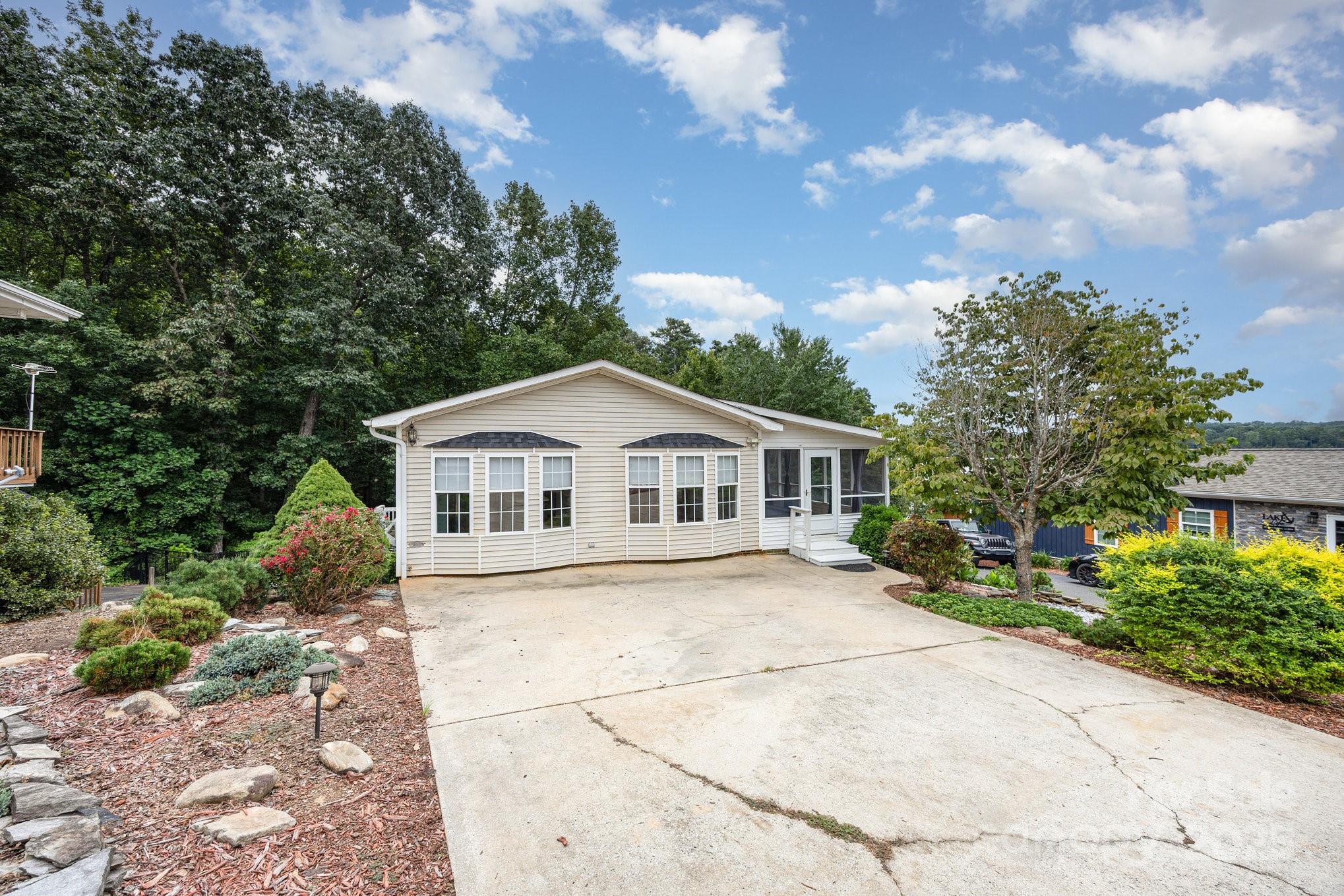 115 Trails End Lane — New London
