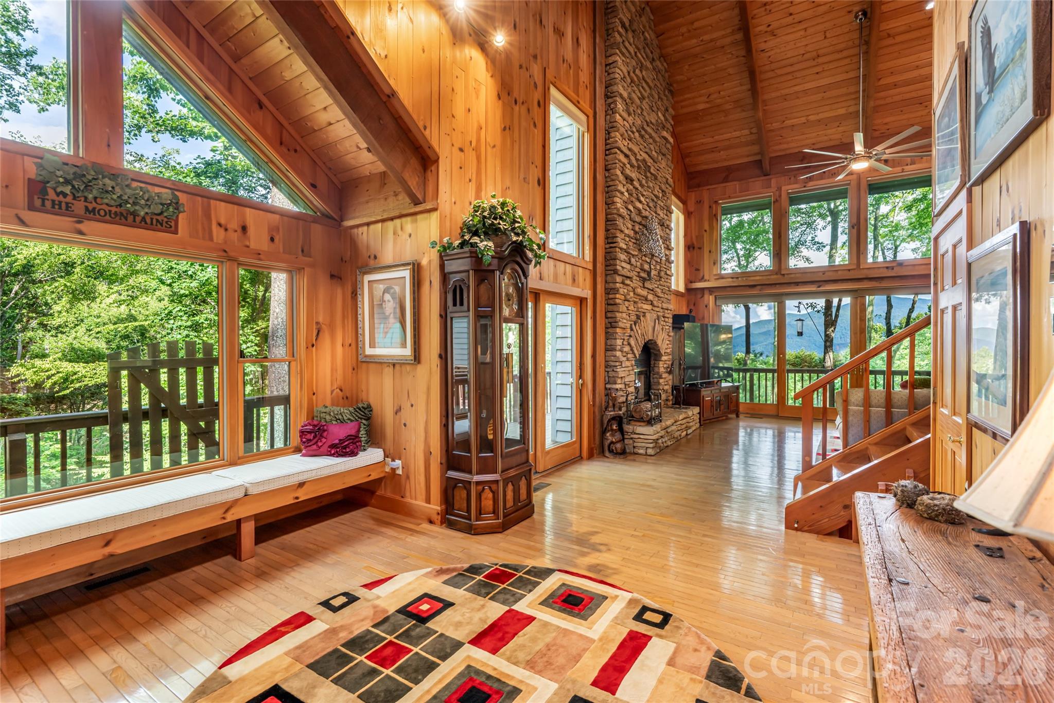 163 Tweetys Knoll — Burnsville