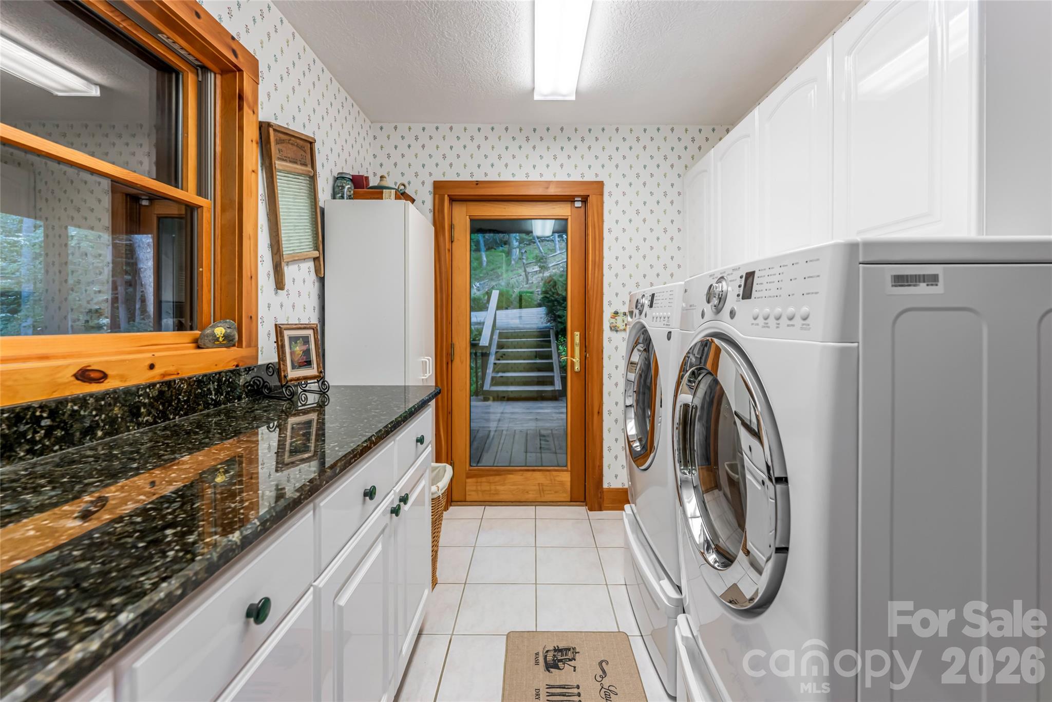 163 Tweetys Knoll — Burnsville