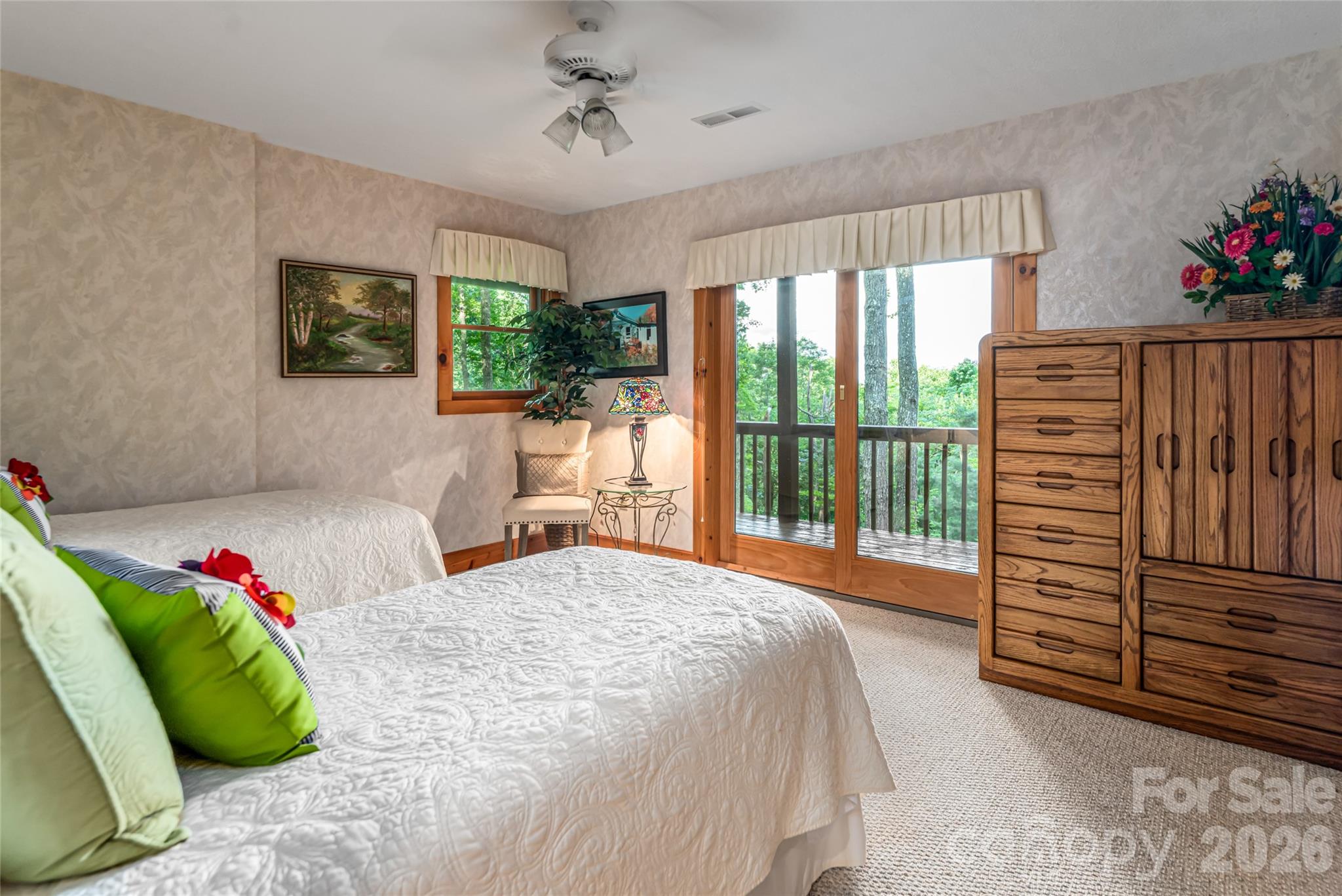 163 Tweetys Knoll — Burnsville