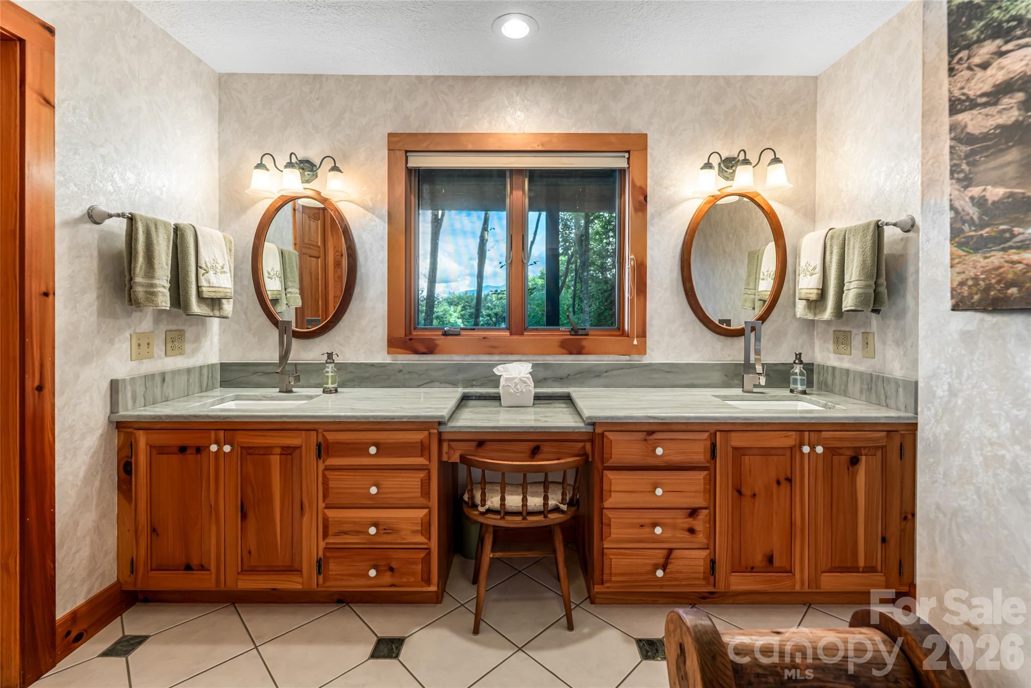 163 Tweetys Knoll — Burnsville