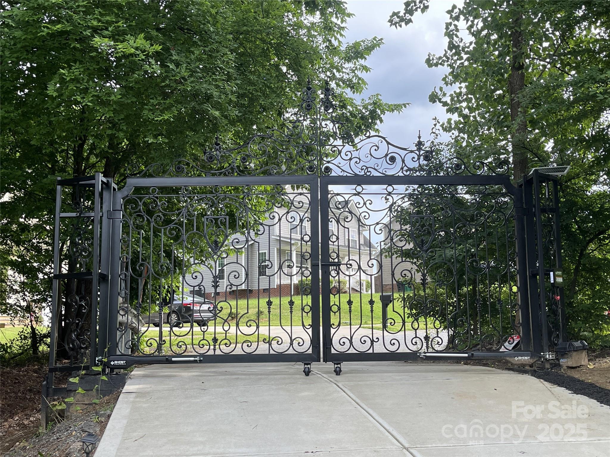 900 Houston Heights Road — Charlotte