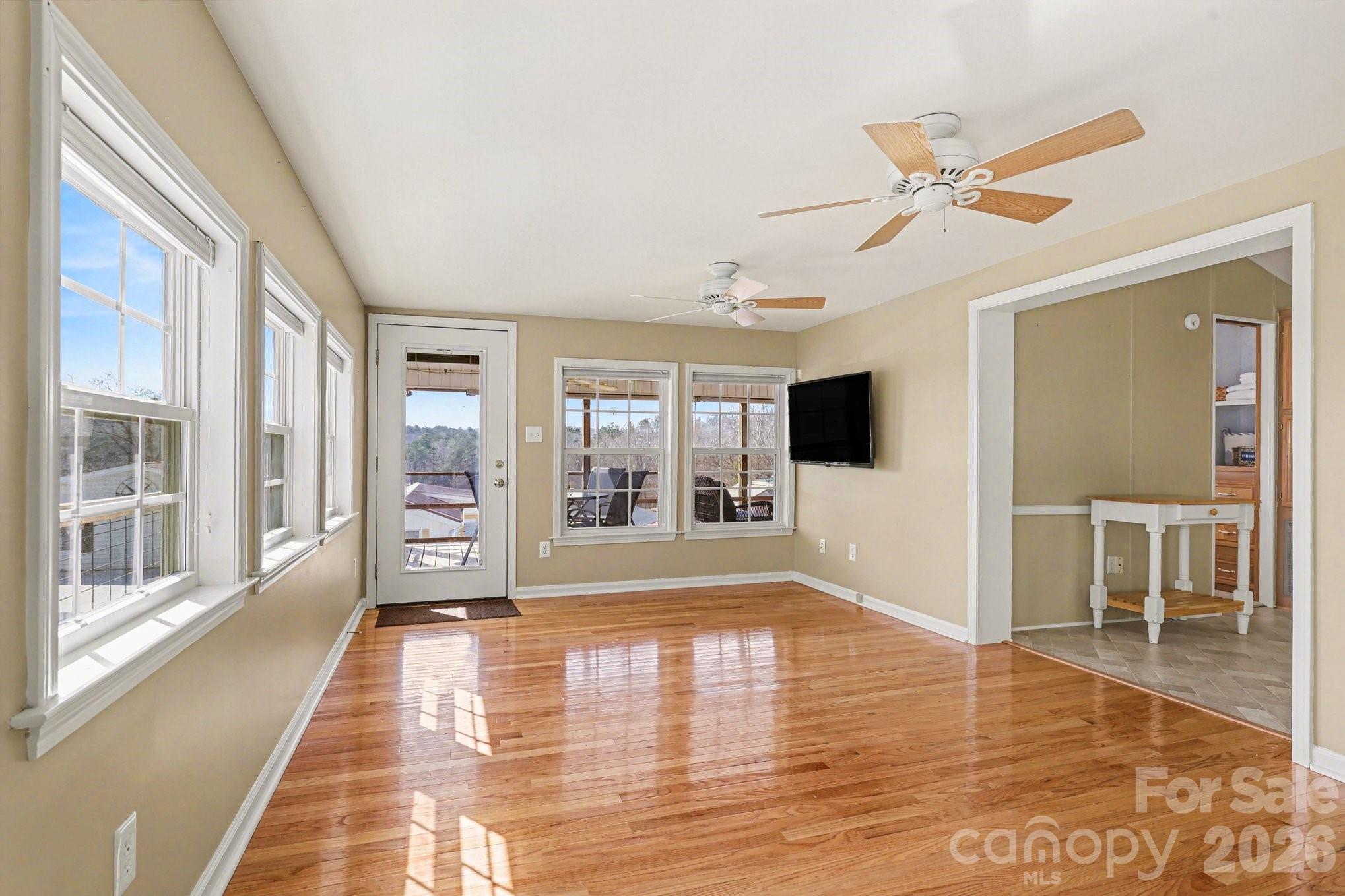 122 Maple Street — New London