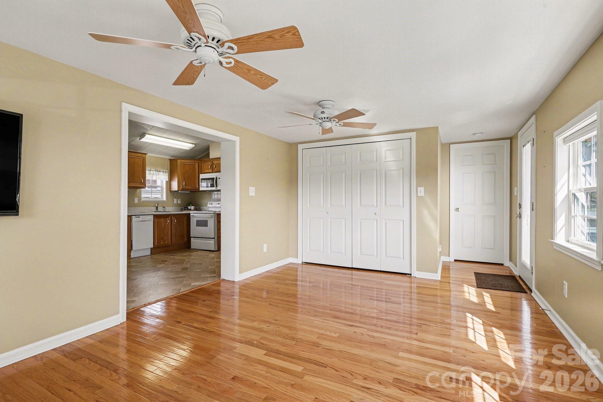 122 Maple Street — New London