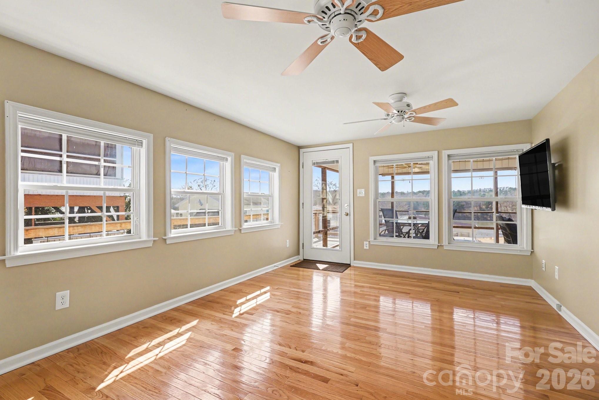122 Maple Street — New London