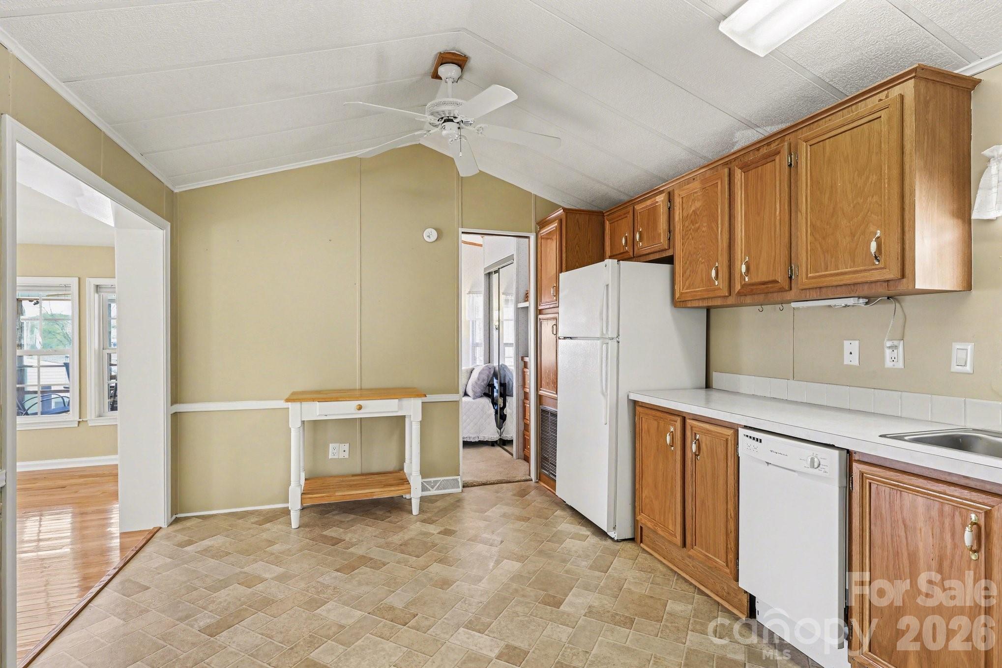 122 Maple Street — New London