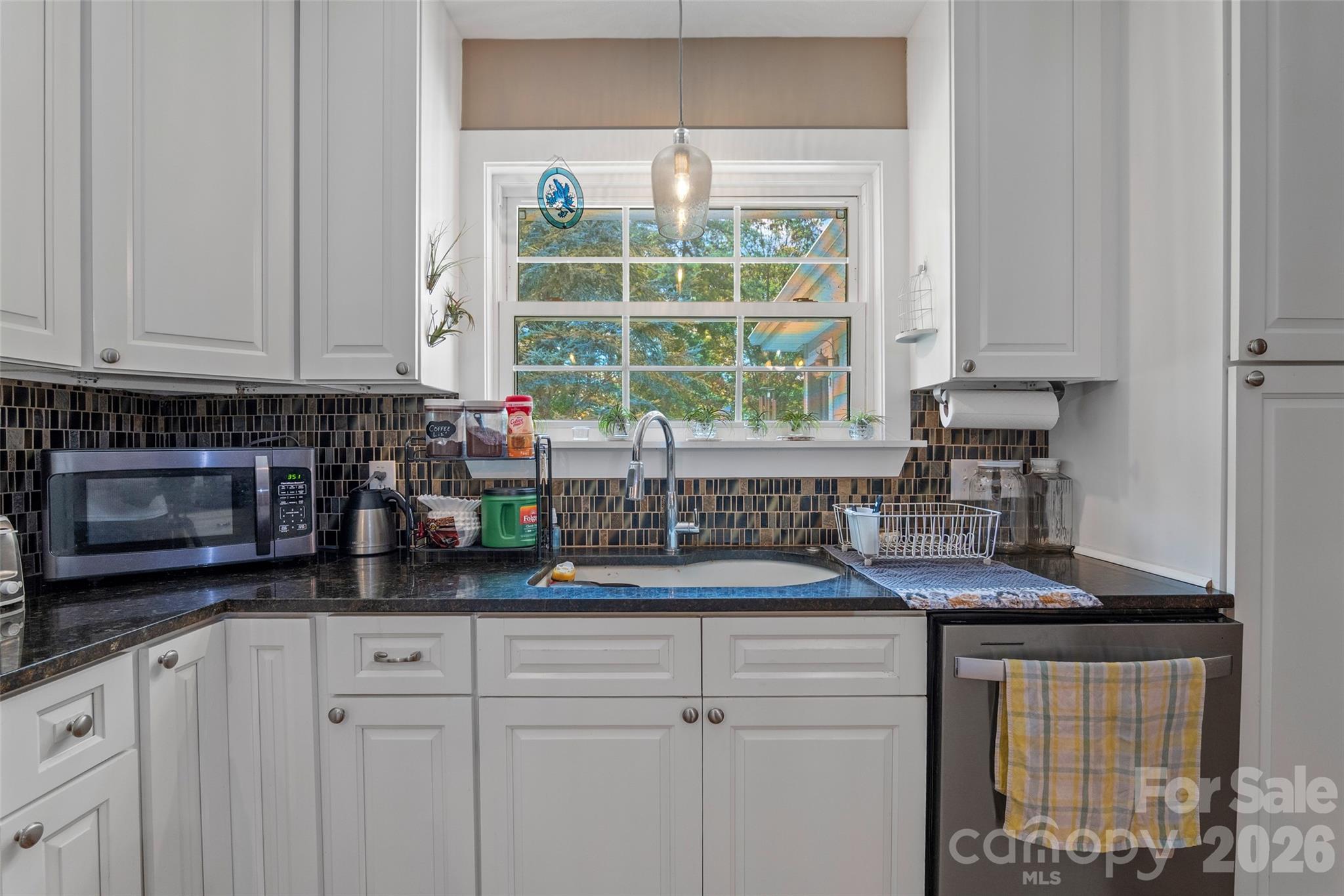 15 Willow Knolls Drive — Weaverville