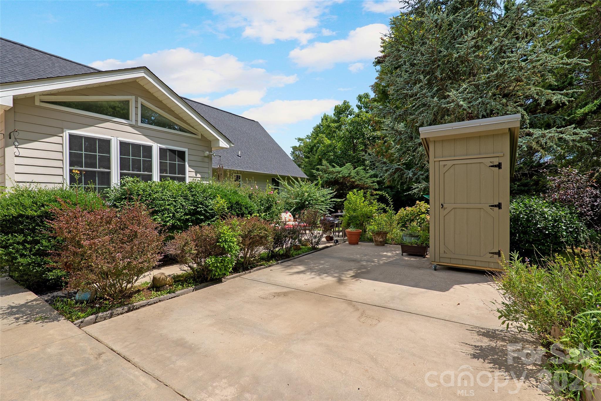 15 Willow Knolls Drive — Weaverville
