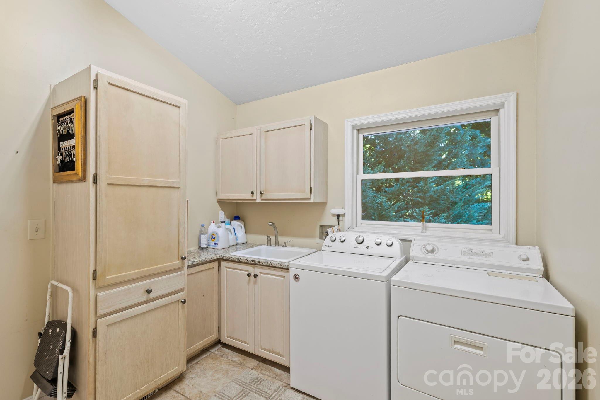 652 Avery Creek Road — Arden