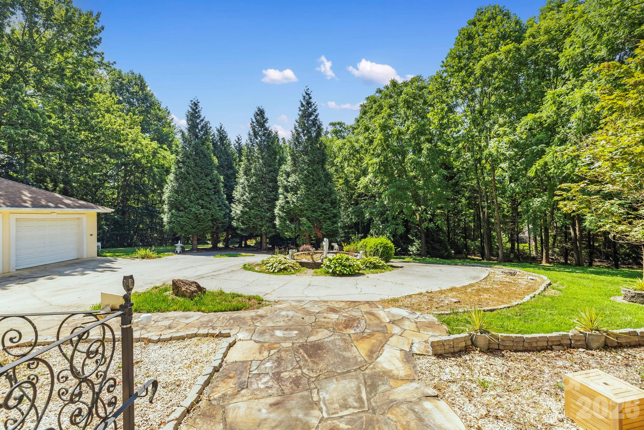 652 Avery Creek Road — Arden