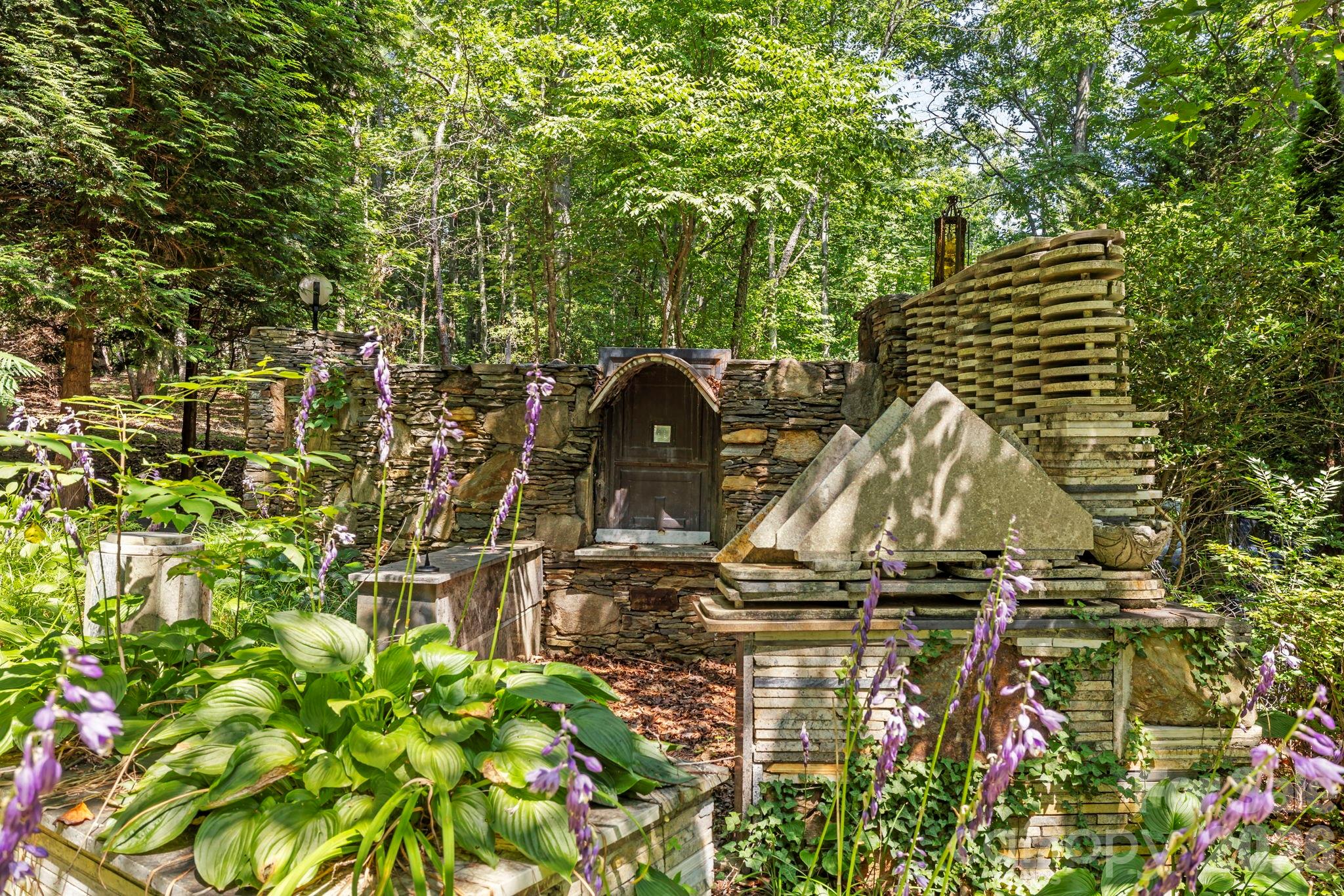 652 Avery Creek Road — Arden