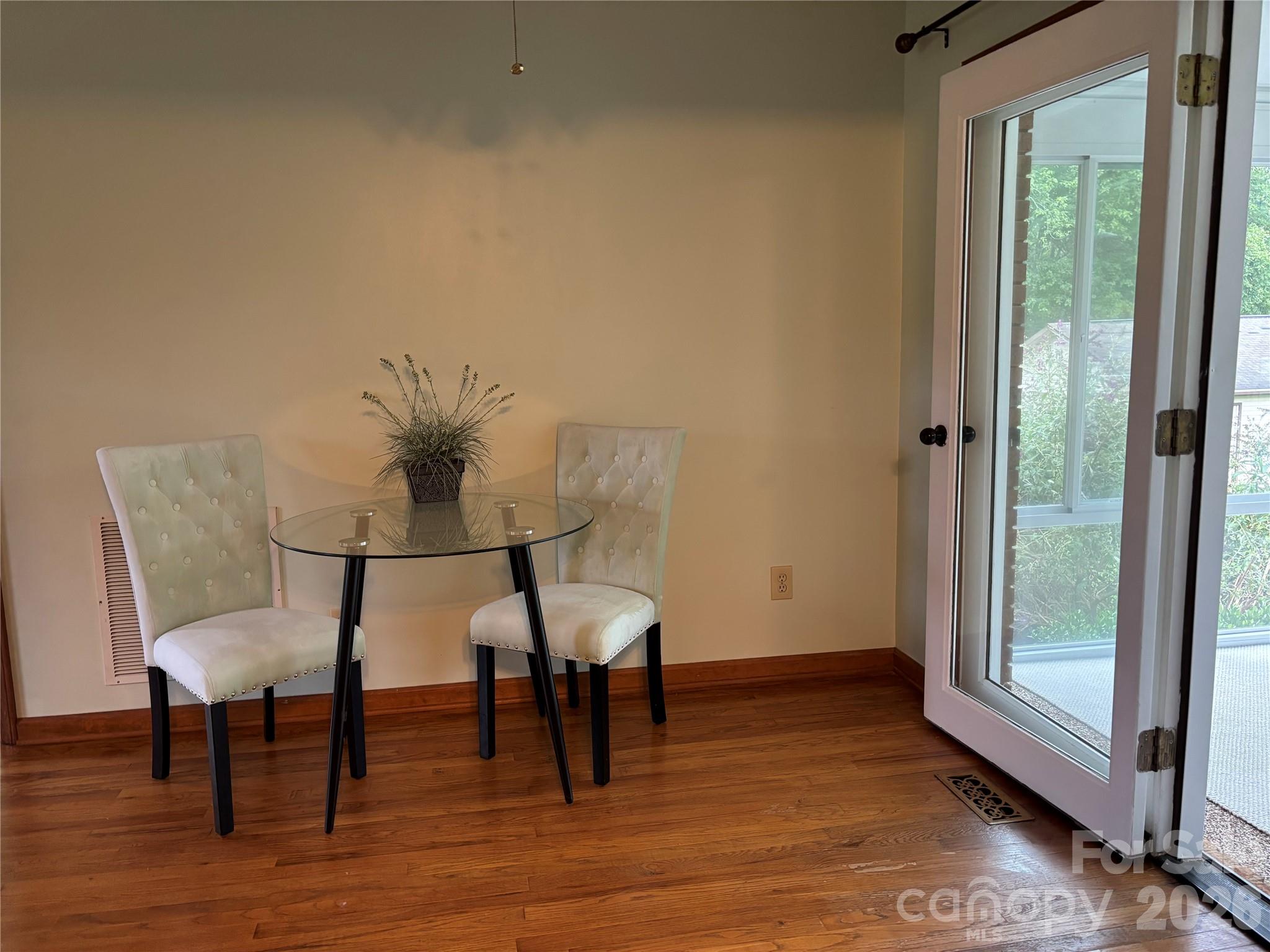 1633 Jamestown Road — Morganton