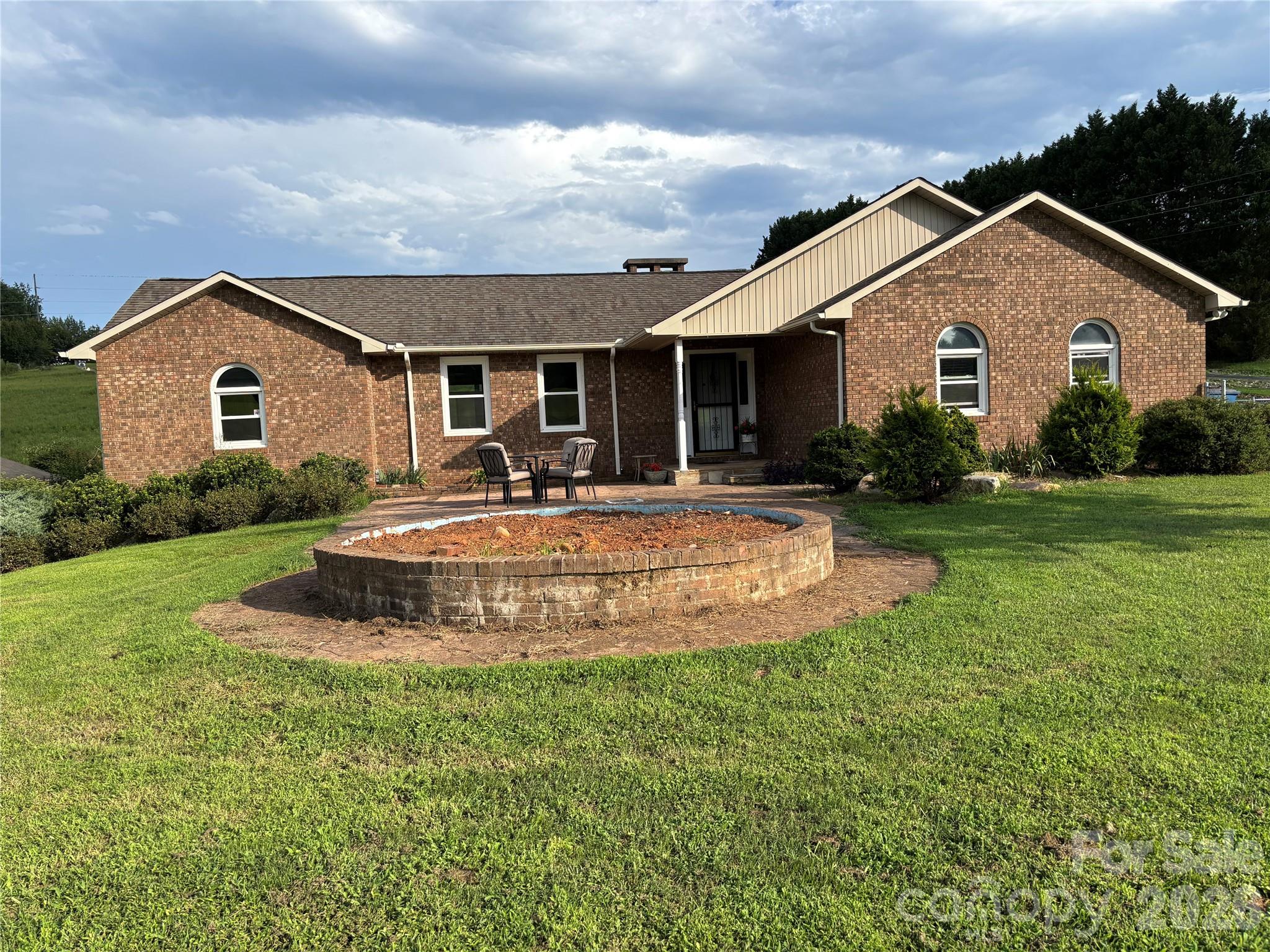 1633 Jamestown Road — Morganton