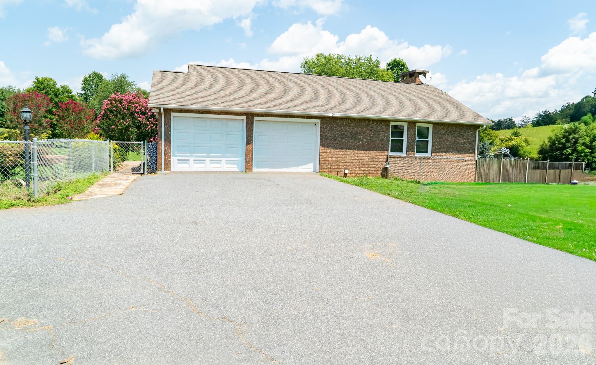 1633 Jamestown Road — Morganton