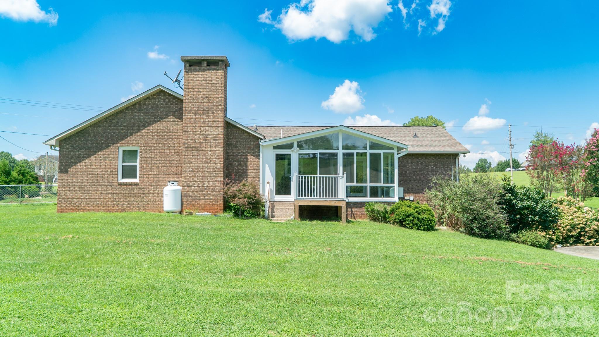1633 Jamestown Road — Morganton