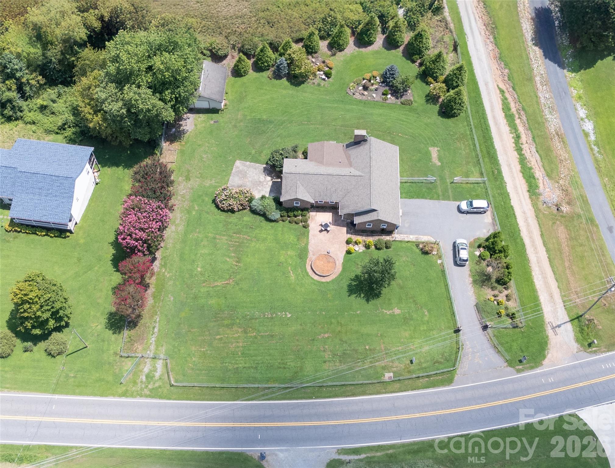 1633 Jamestown Road — Morganton