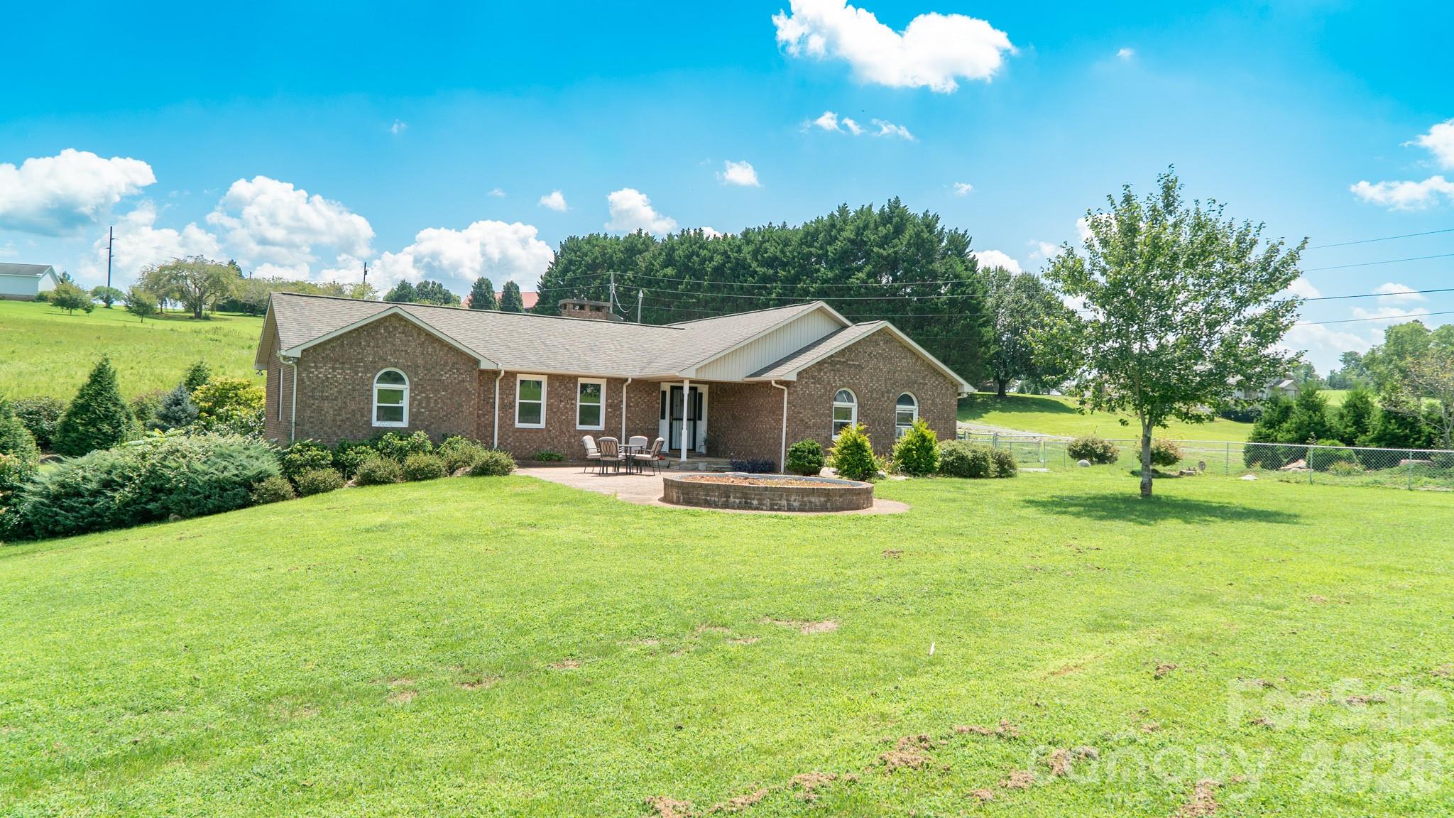 1633 Jamestown Road — Morganton