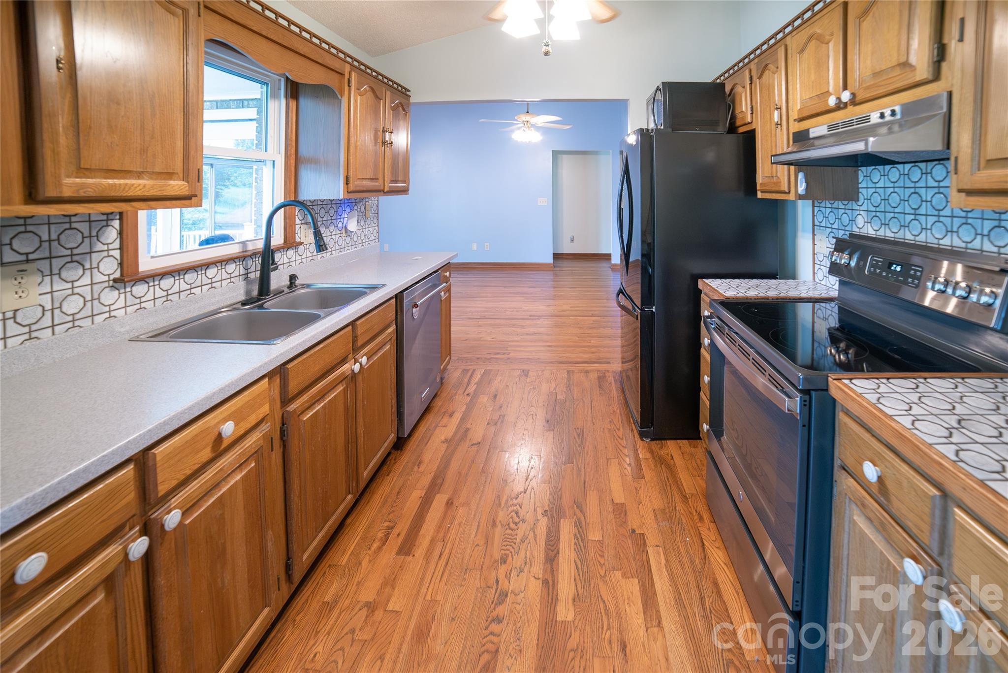 1633 Jamestown Road — Morganton