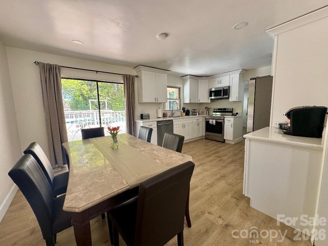 168 Mooreland Road — Mooresville