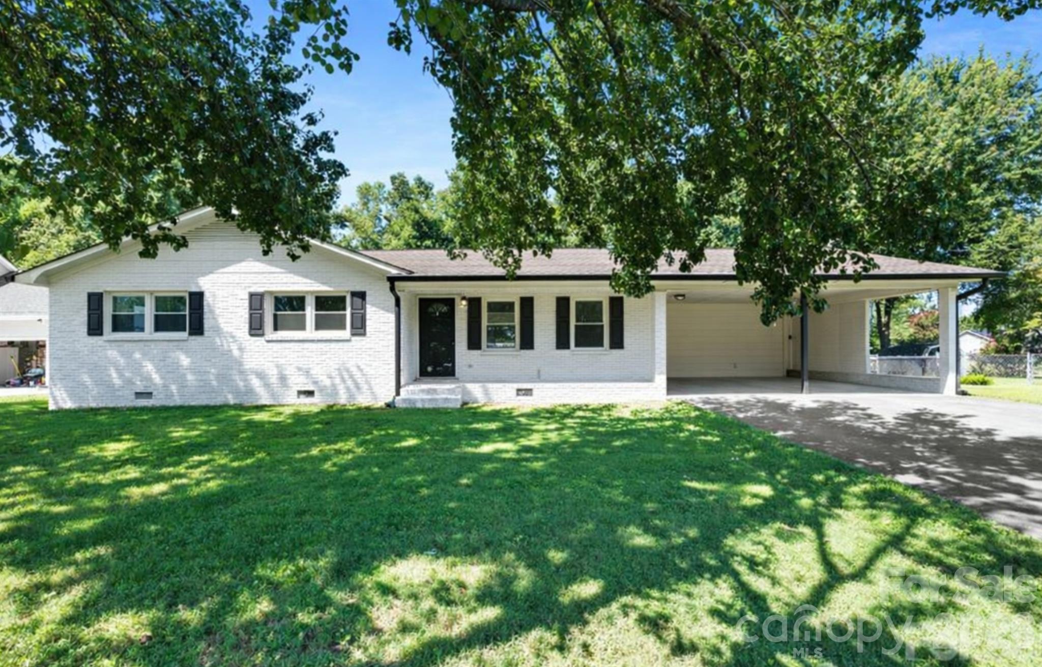 168 Mooreland Road — Mooresville