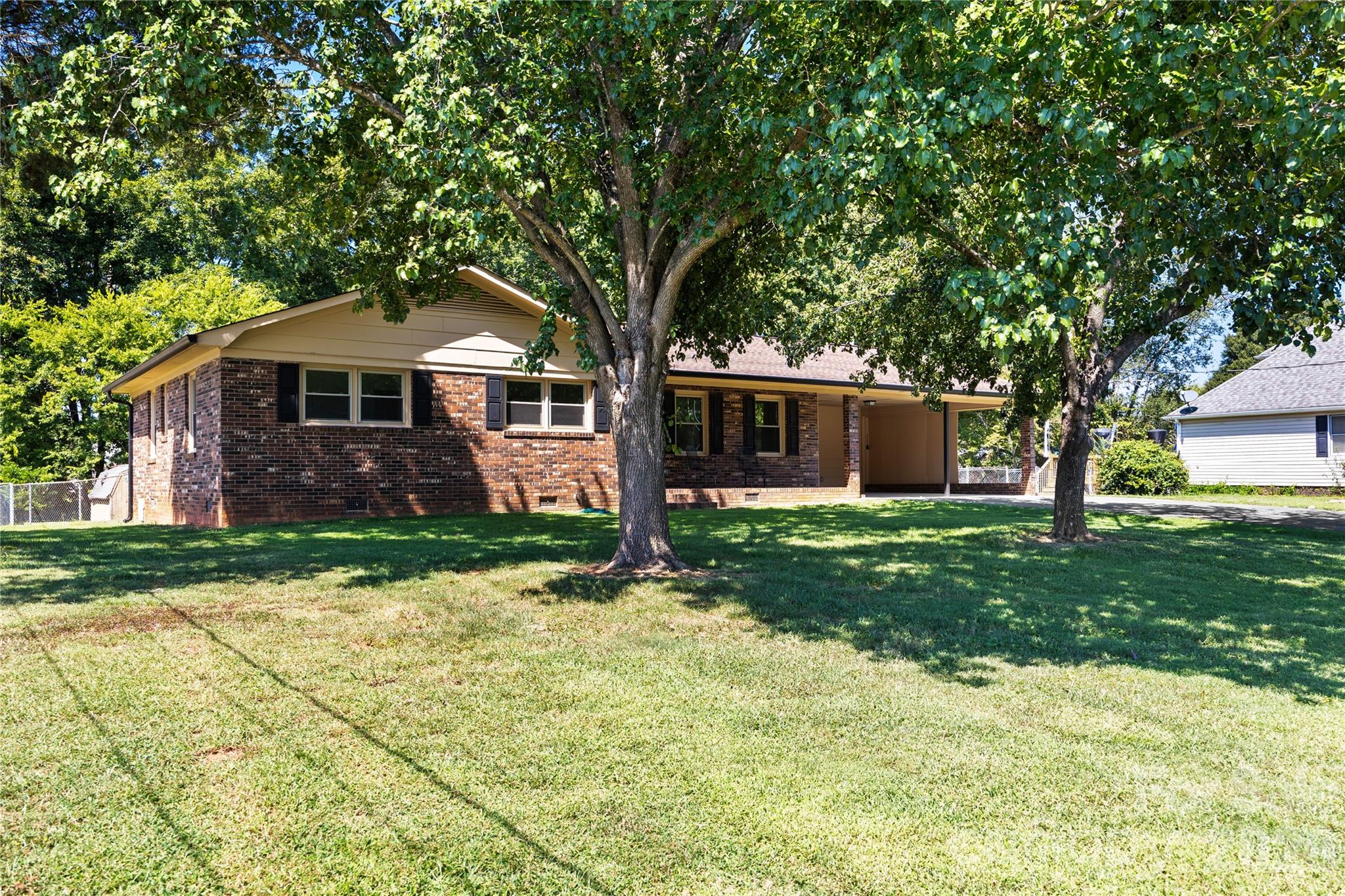 168 Mooreland Road — Mooresville
