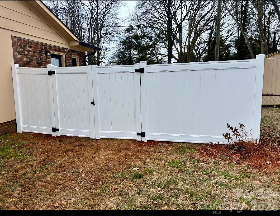 168 Mooreland Road — Mooresville