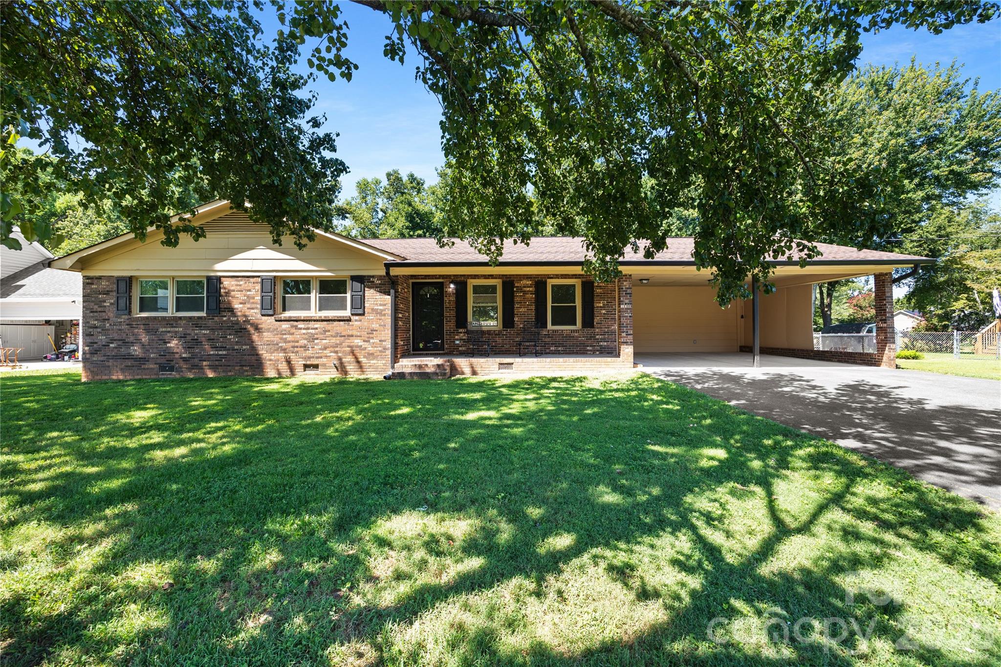 168 Mooreland Road — Mooresville