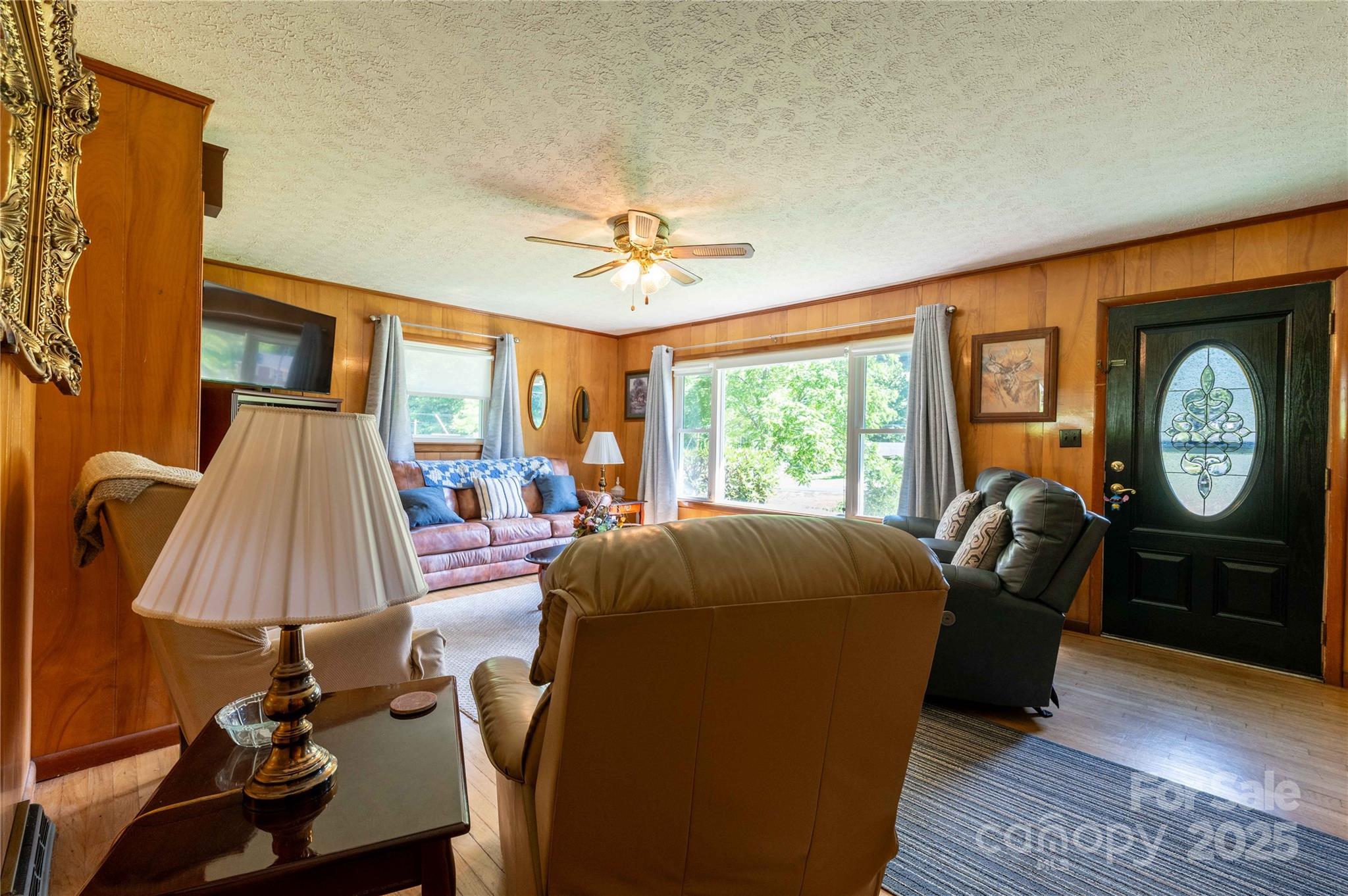 40 Double Island Road — Burnsville
